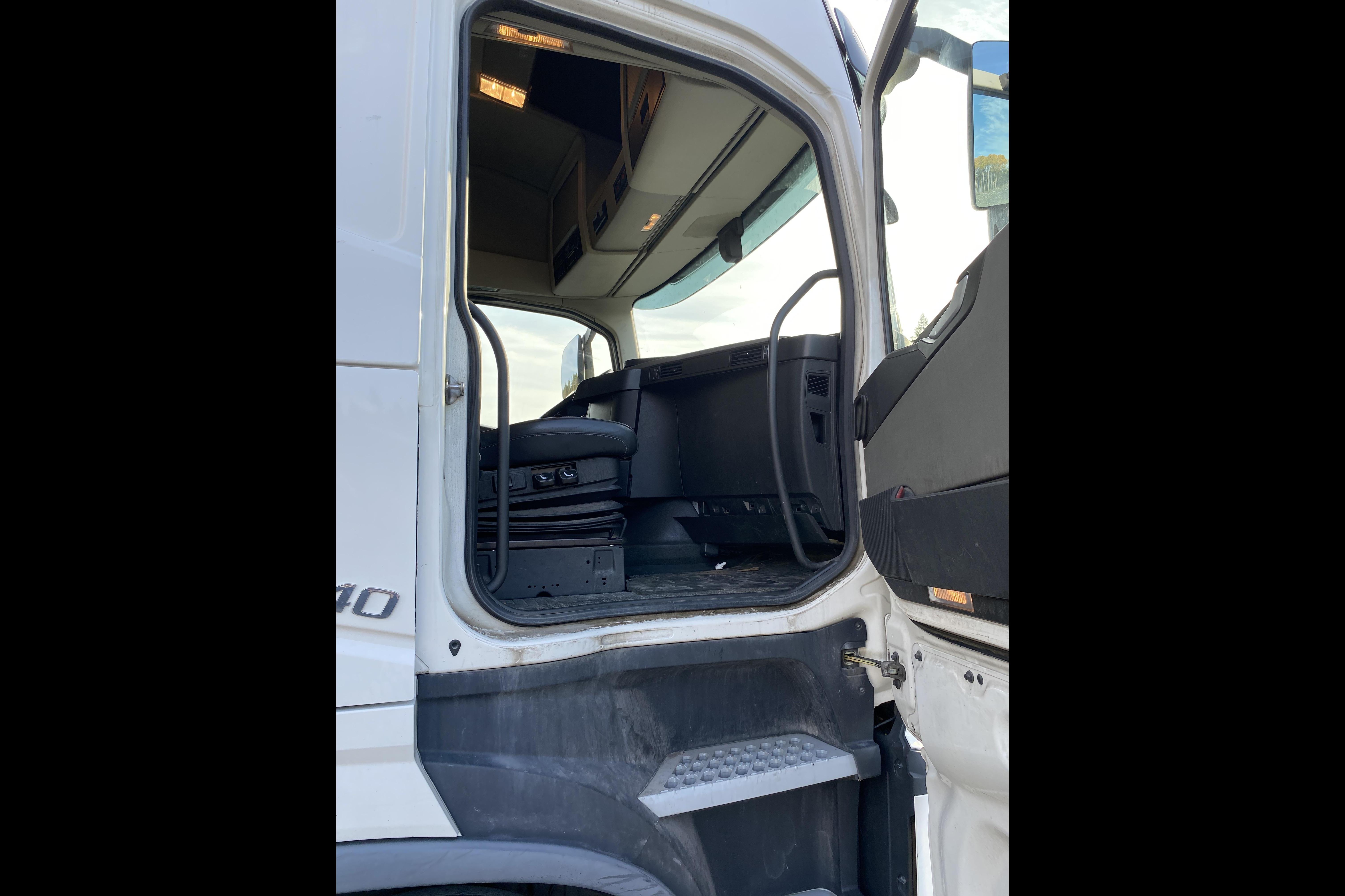 Volvo FH540 - 609 690 km - Automaatne - valge - 2016