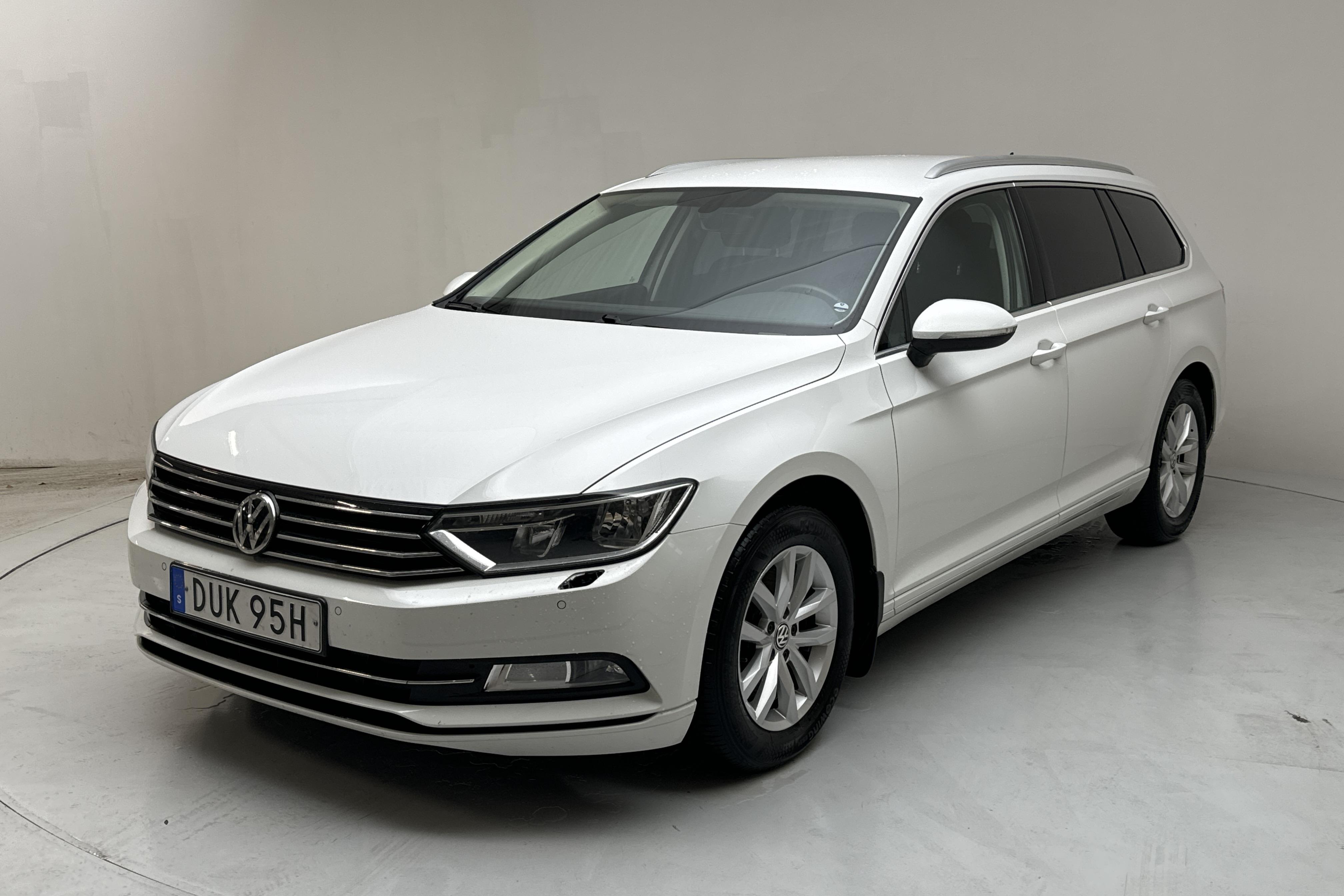 VW Passat 1.5 TSI Sportscombi (150hk) - 7 343 mil - Manuell - vit - 2019