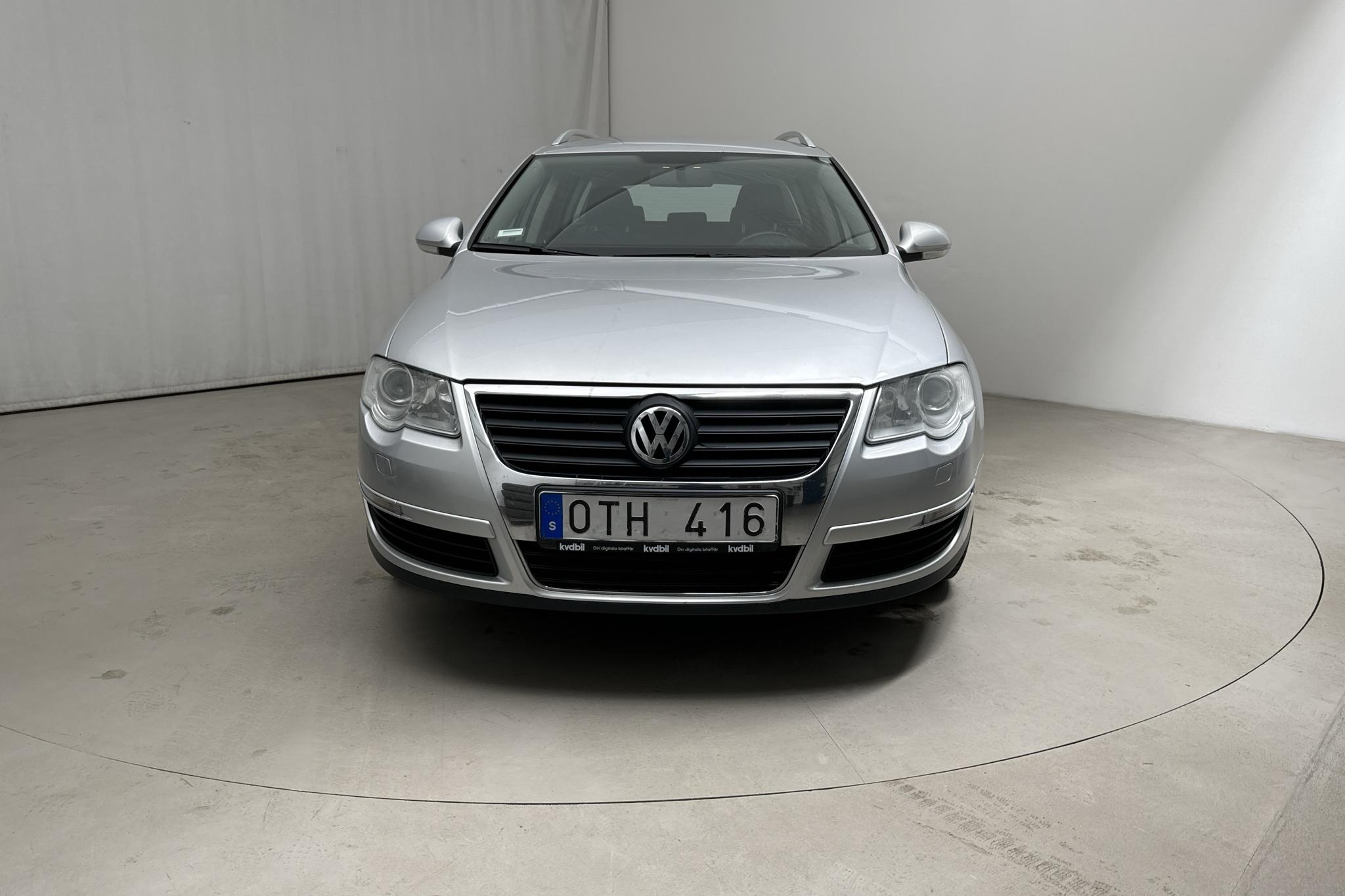 VW Passat 1.4 TSI EcoFuel Variant (150hk) - 15 335 mil - Manuell - silver - 2010