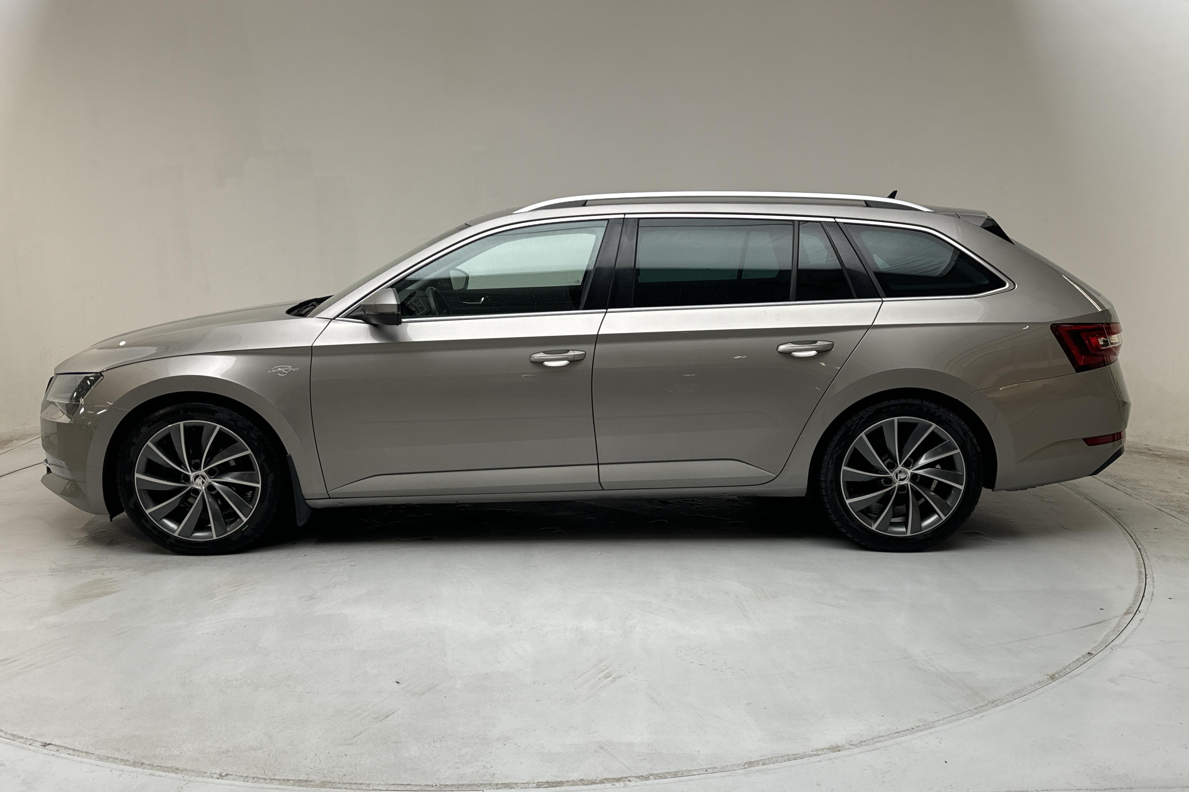 Skoda Superb 2.0 TDI 4x4 Kombi (190hk) - 141 840 km - Automatic - Light Brown - 2018