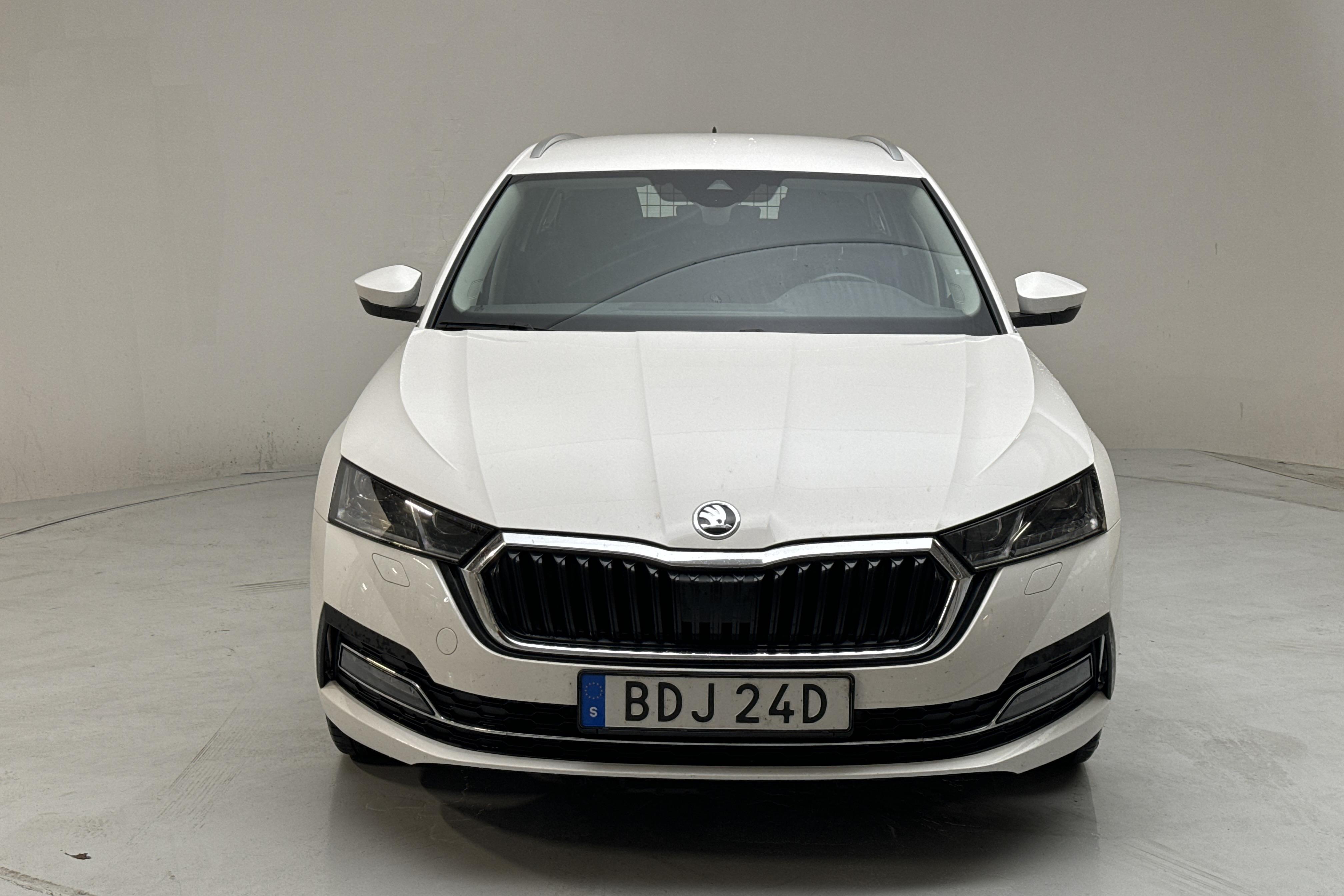 Skoda Octavia 1.4 iV PHEV Combi (204hk) - 84 230 km - Automatyczna - biały - 2021