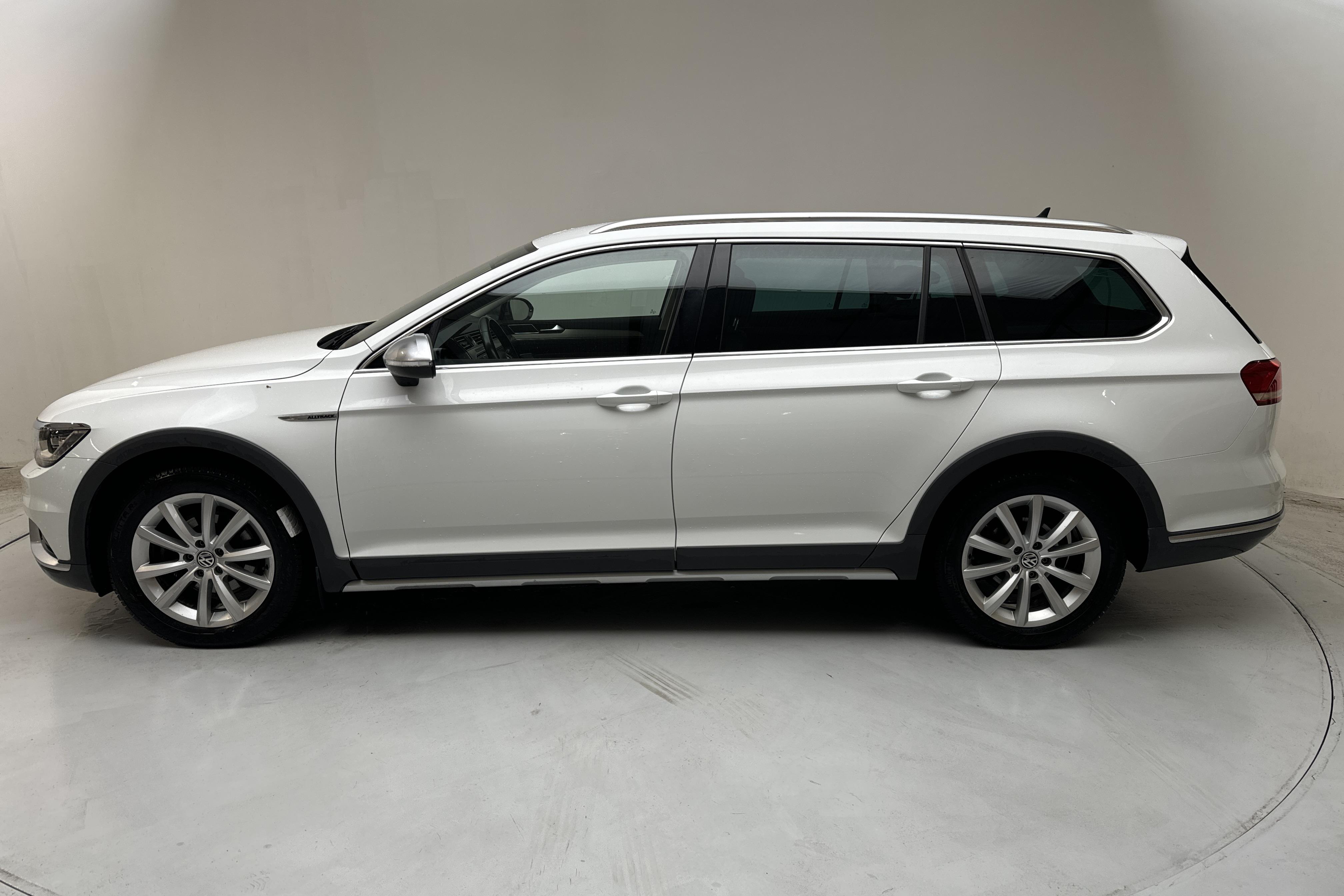 VW Passat Alltrack 2.0 TDI 4MOTION (190hk) - 142 670 km - Automaatne - valge - 2019