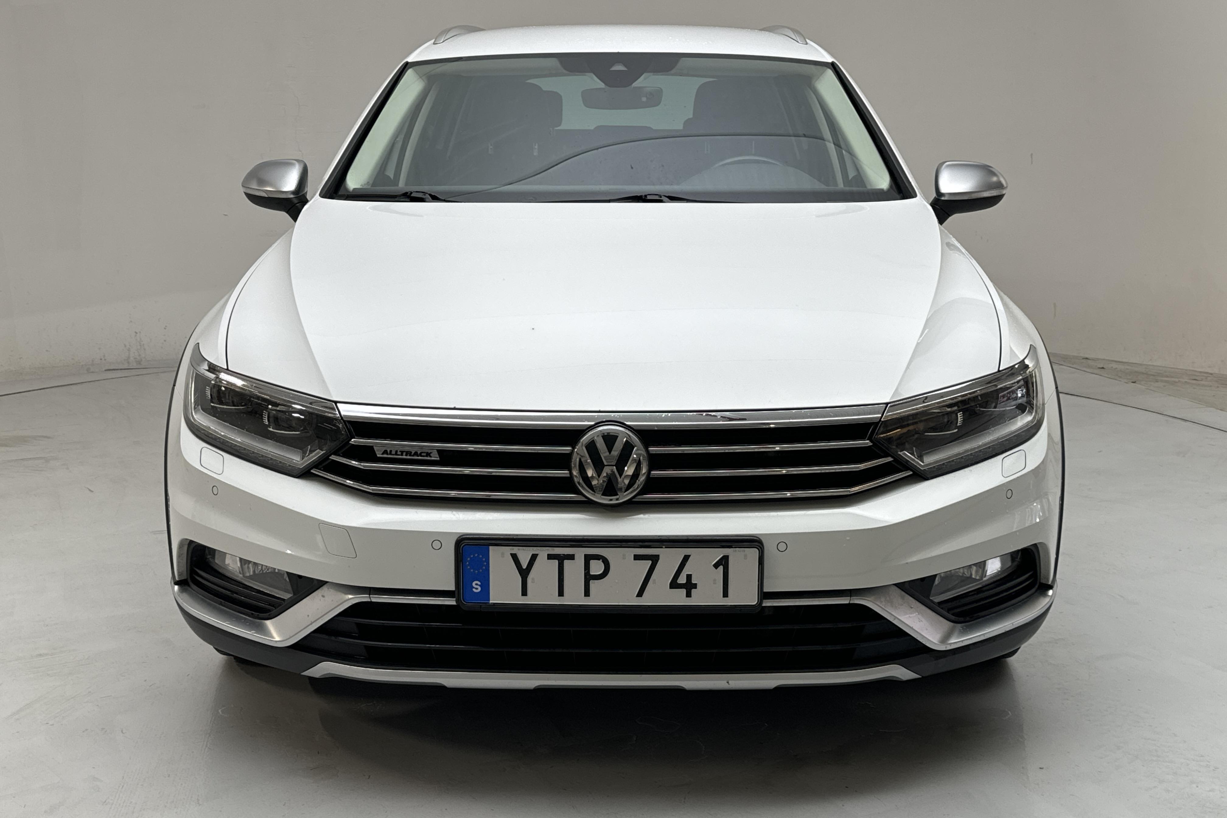 VW Passat Alltrack 2.0 TDI 4MOTION (190hk) - 142 670 km - Automatyczna - biały - 2019