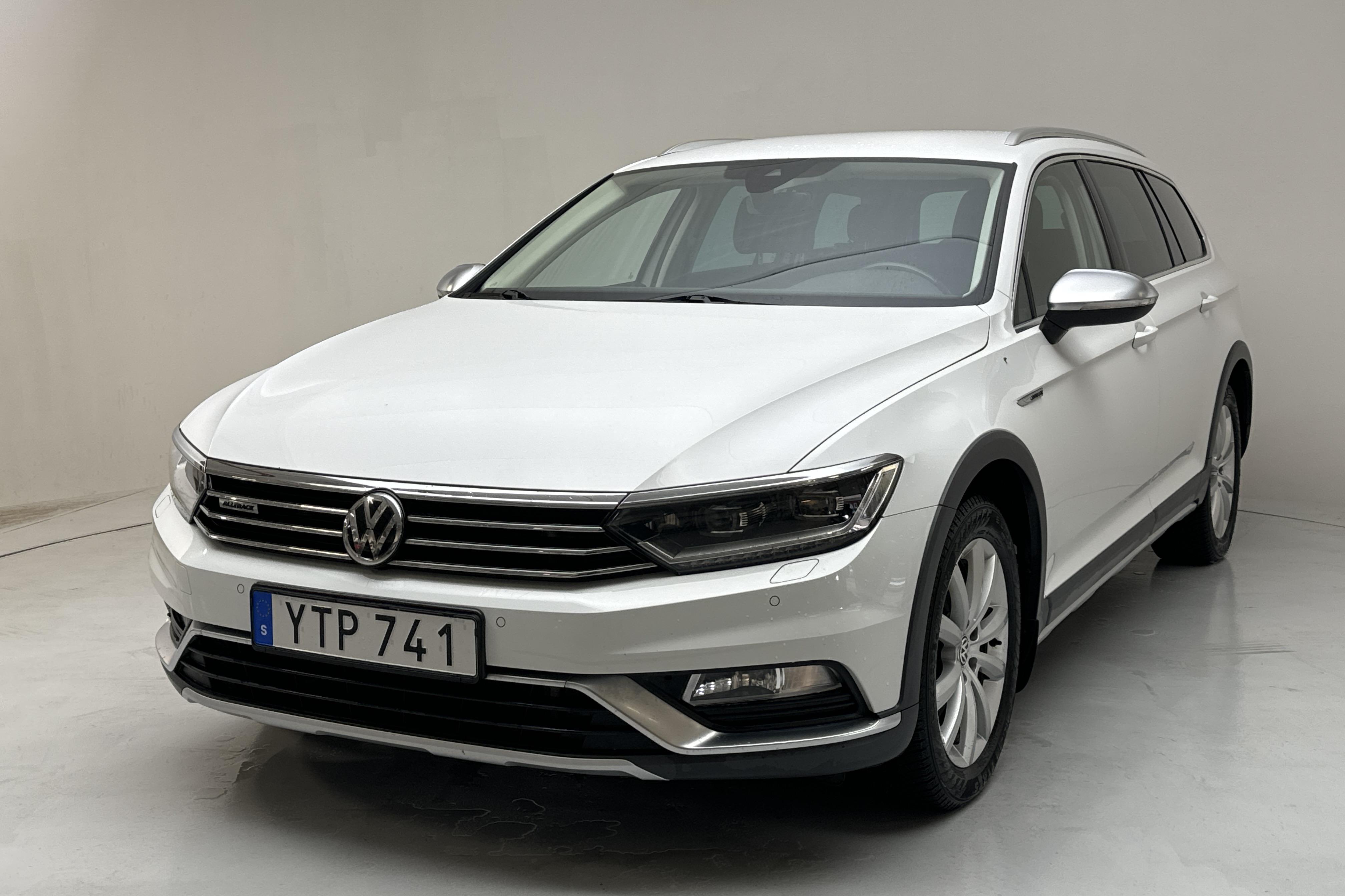 VW Passat Alltrack 2.0 TDI 4MOTION (190hk) - 14 267 mil - Automat - vit - 2019