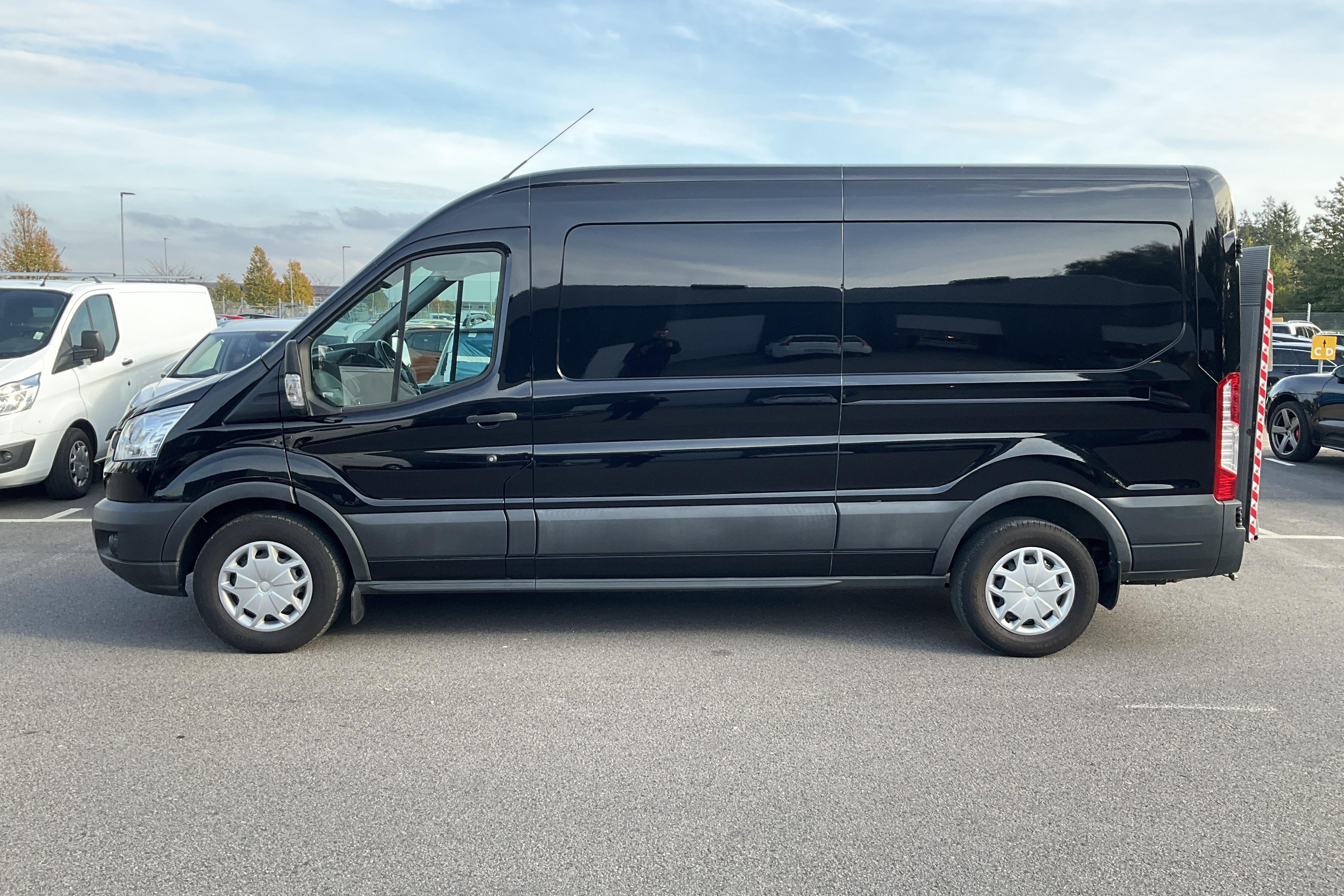 Ford Transit 350 2.0 TDCi 2WD Skåp (170hk) - 107 570 km - Automatyczna - 2018