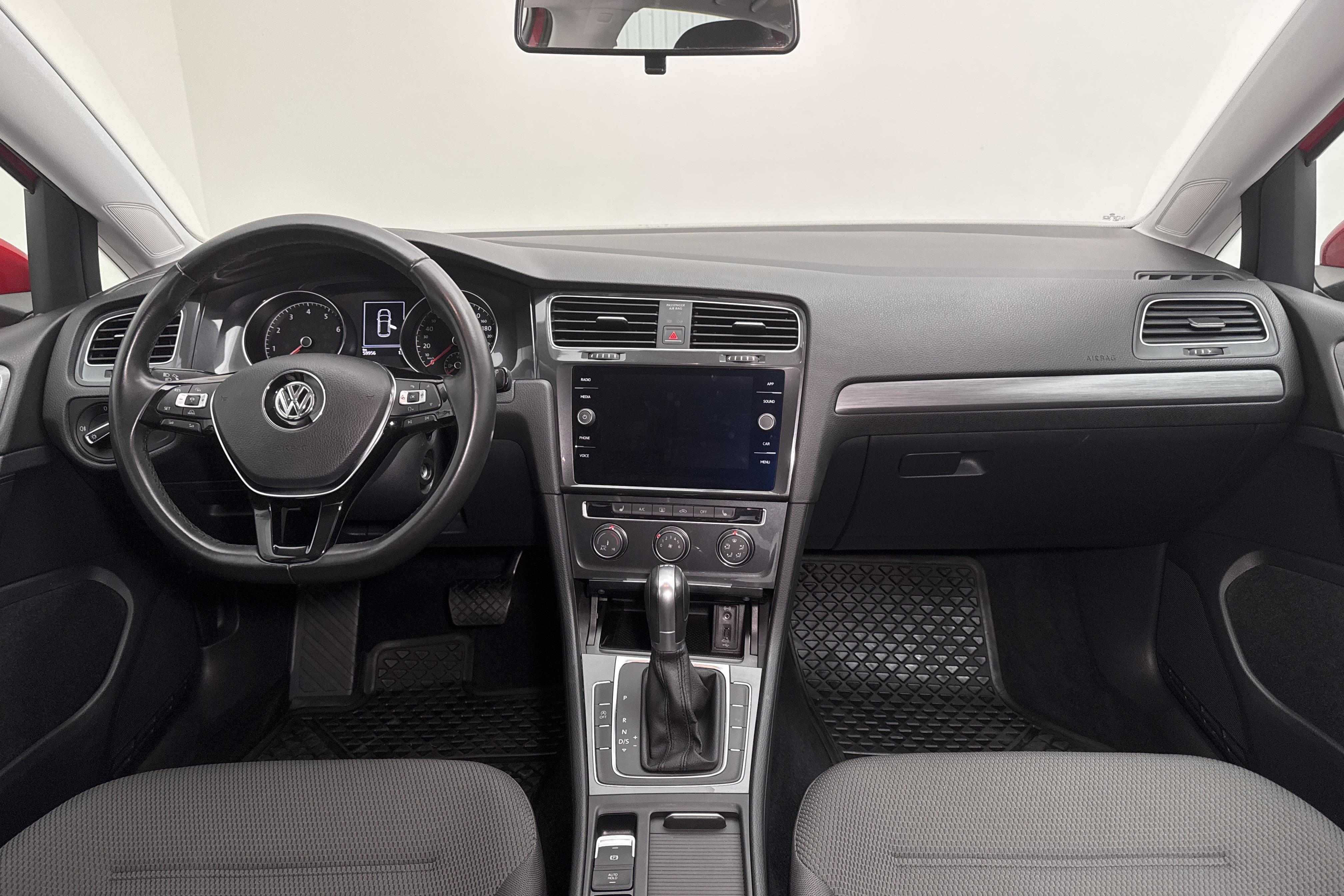 VW Golf VII 1.0 TSI 5dr (110hk) - 59 950 km - Automatyczna - czerwony - 2018