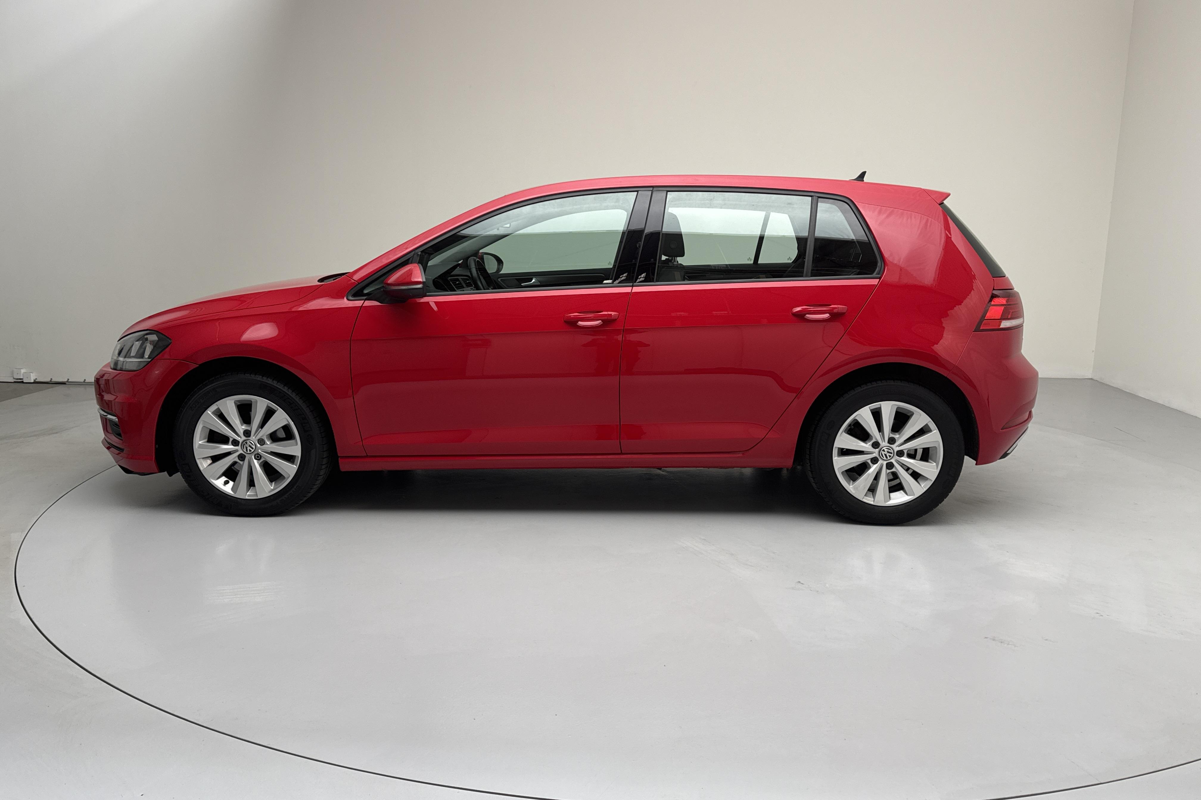 VW Golf VII 1.0 TSI 5dr (110hk) - 59 950 km - Automatyczna - czerwony - 2018