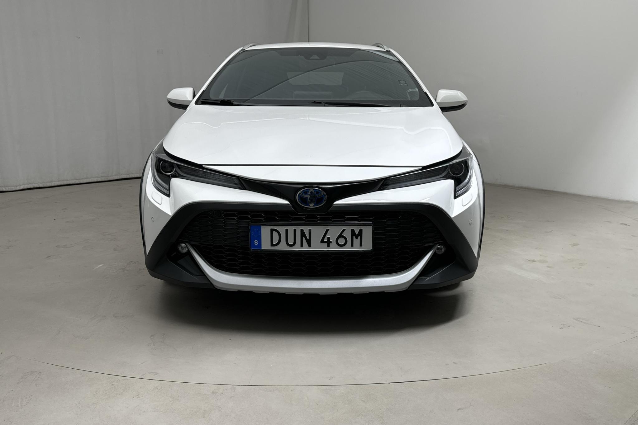 Toyota Corolla 1.8 Hybrid Touring Sports (122hk) - 6 026 mil - Automat - vit - 2022