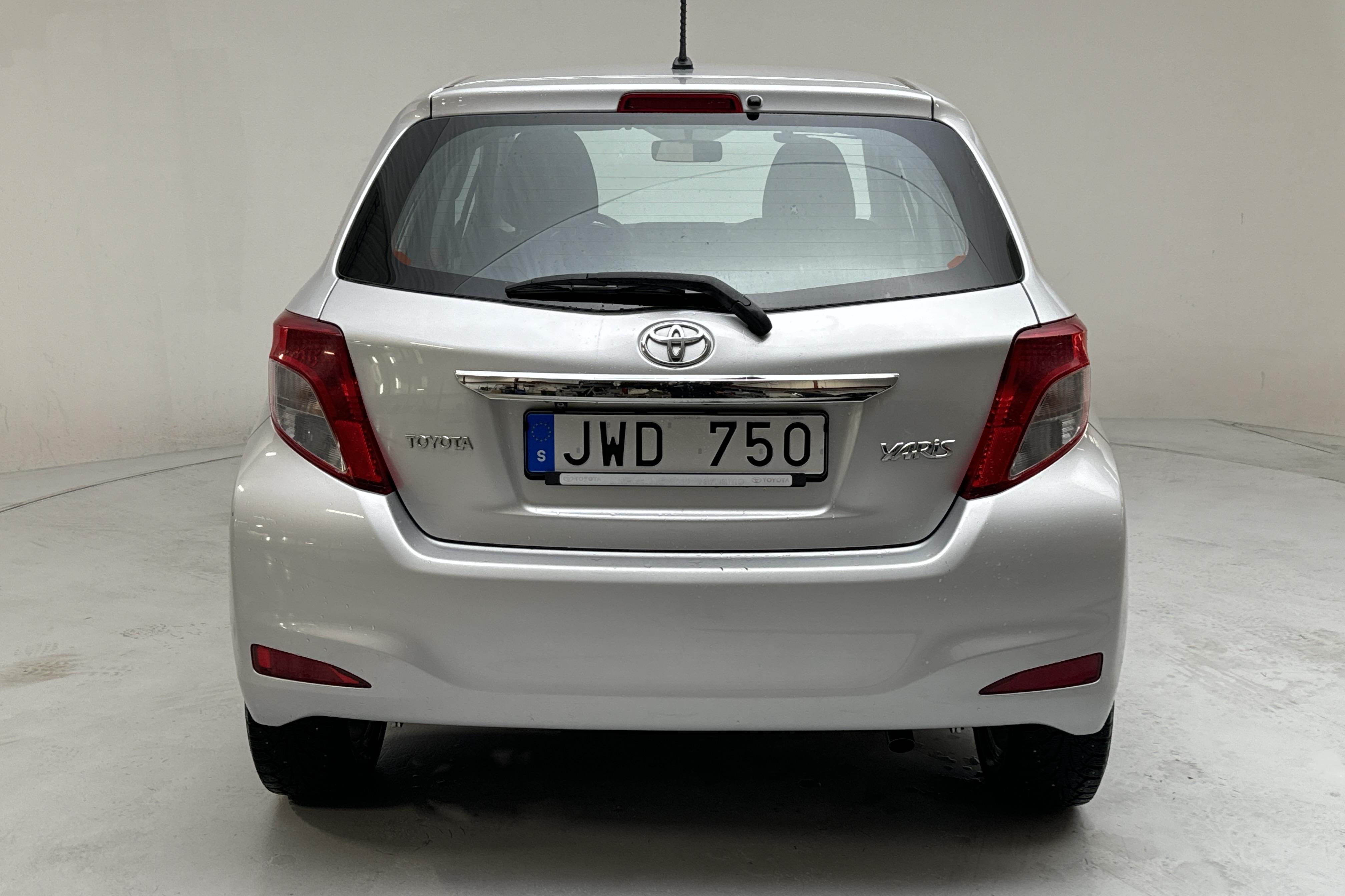 Toyota Yaris 1.33 5dr (100hk) - 11 406 mil - Manuell - silver - 2013