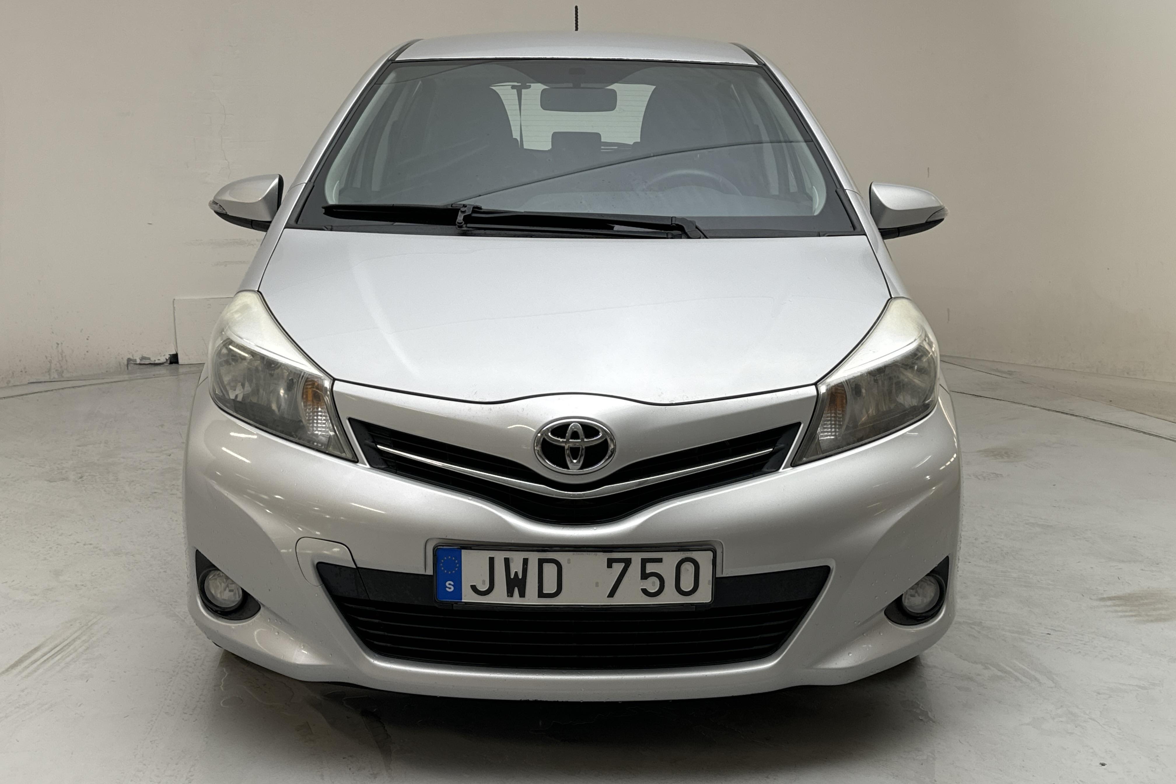 Toyota Yaris 1.33 5dr (100hk) - 11 406 mil - Manuell - silver - 2013