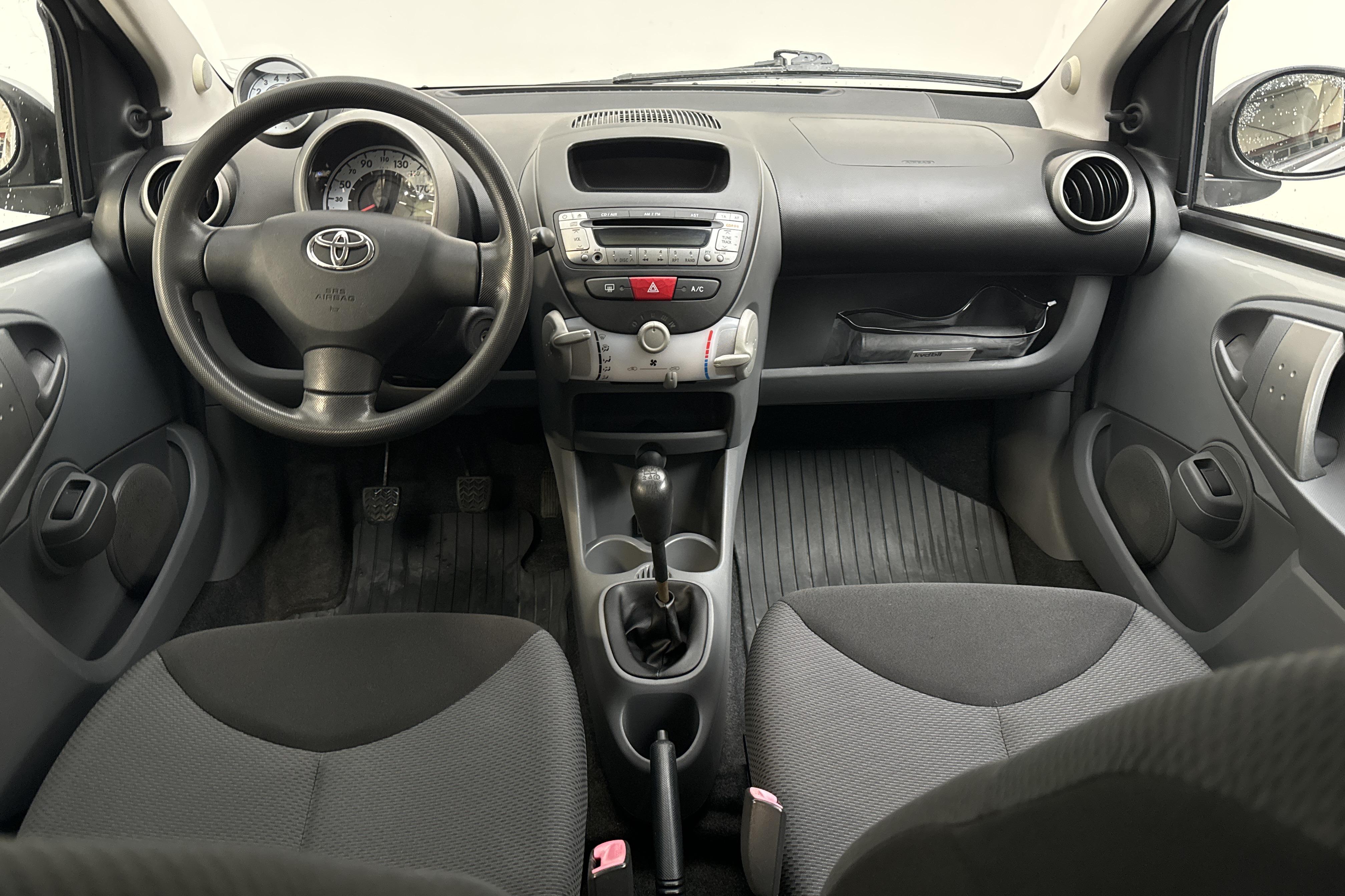 Toyota Aygo 1.0 VVT-i 5dr (68hk) - 132 990 km - Manuaalinen - hopea - 2008