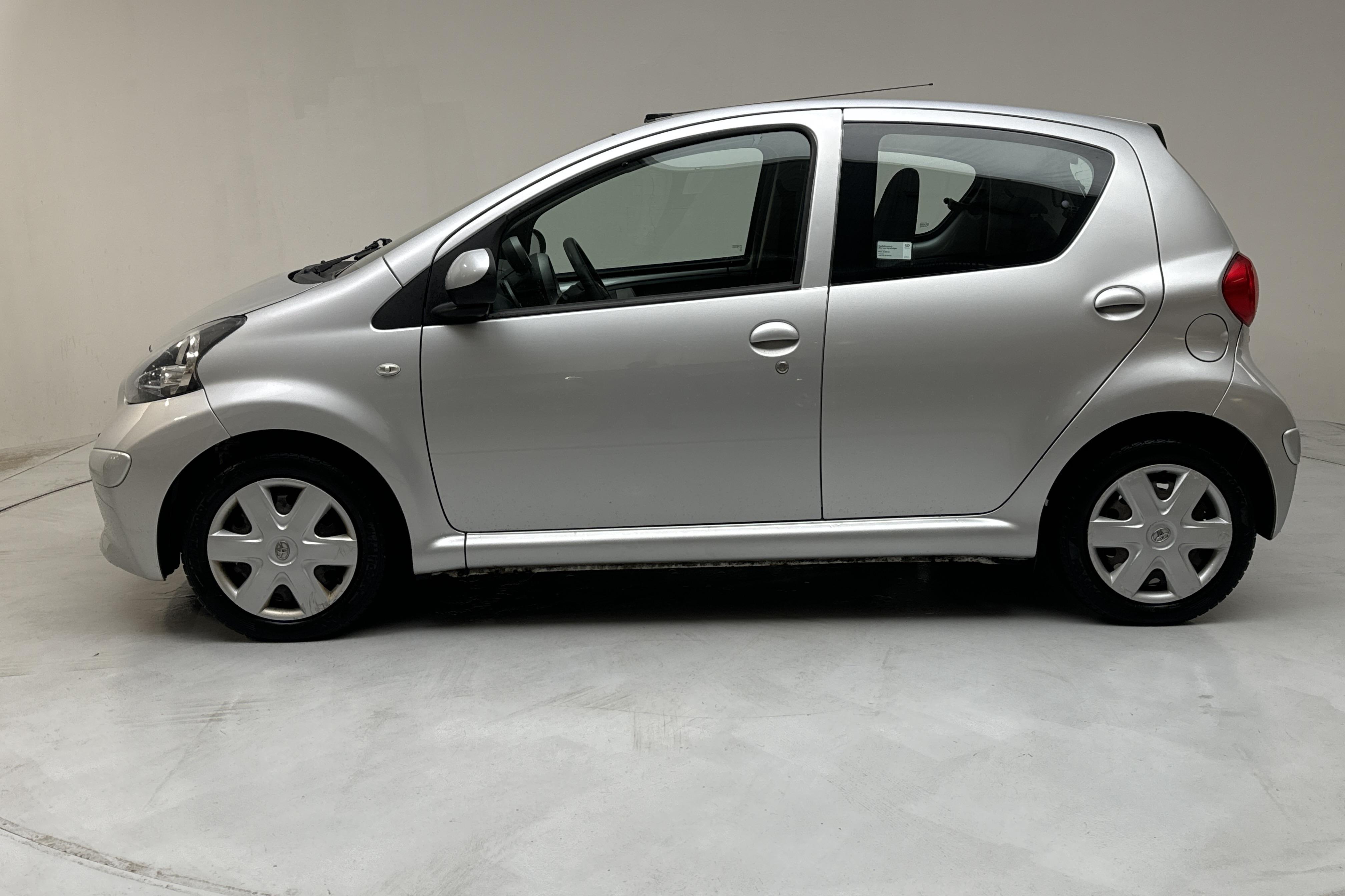 Toyota Aygo 1.0 VVT-i 5dr (68hk) - 132 990 km - Manual - silver - 2008