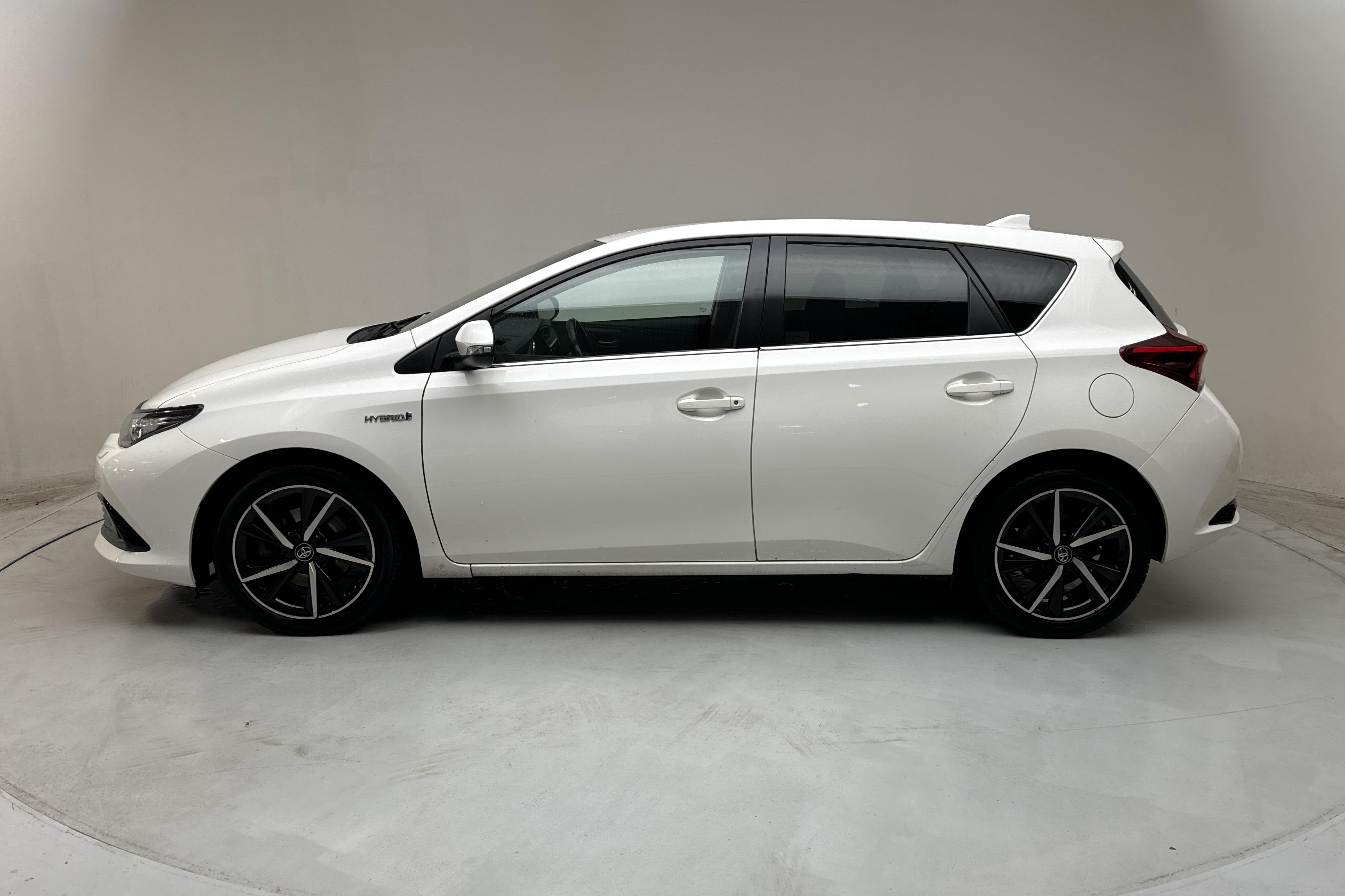 Toyota Auris 1.8 HSD 5dr (99hk) - 54 140 km - Automaattinen - valkoinen - 2018