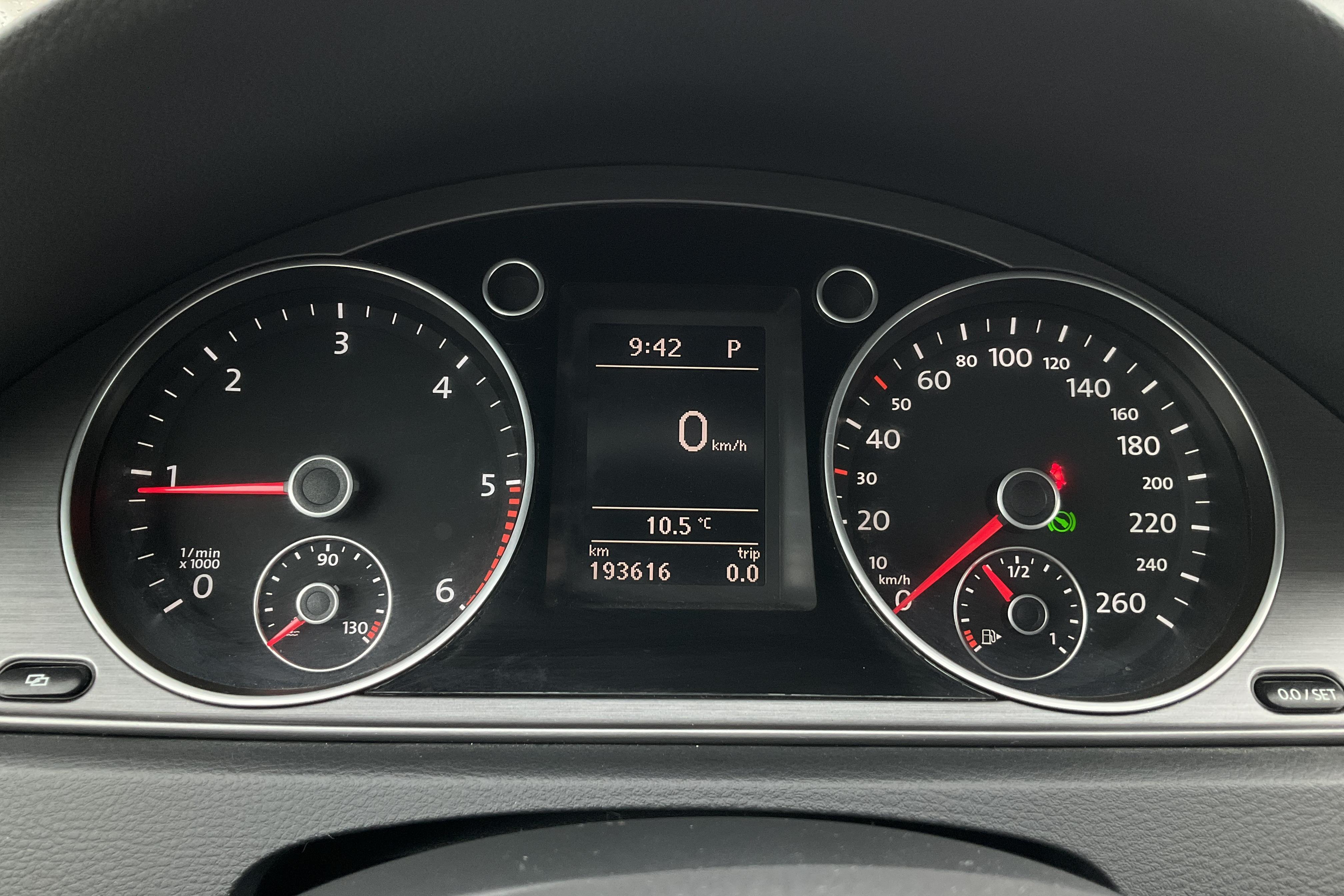 VW Passat 2.0 TDI BlueMotion Technology Variant 4Motion (170hk) - 193 620 km - Automatic - silver - 2012