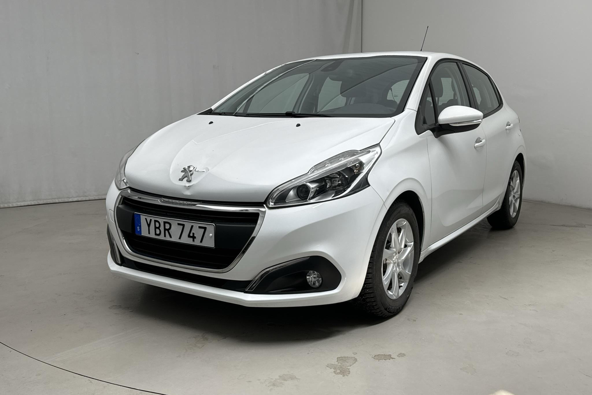 Peugeot 208 PureTech 5dr (82hk) - 17 200 km - Automatyczna - biały - 2016