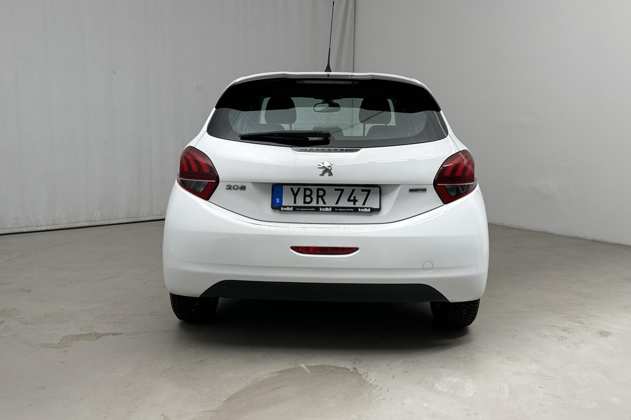 Peugeot 208 PureTech 5dr (82hk) - 17 200 km - Automatyczna - biały - 2016