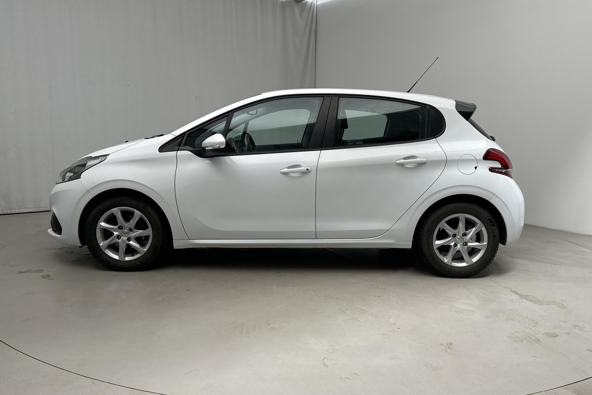 Peugeot 208 PureTech 5dr (82hk) - 17 200 km - Automatyczna - biały - 2016