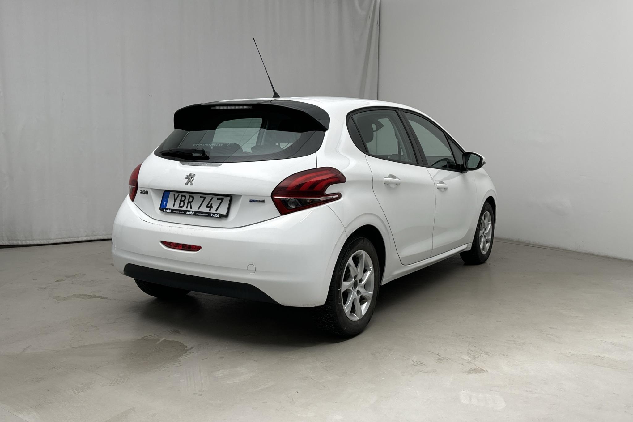 Peugeot 208 PureTech 5dr (82hk) - 17 200 km - Automatyczna - biały - 2016