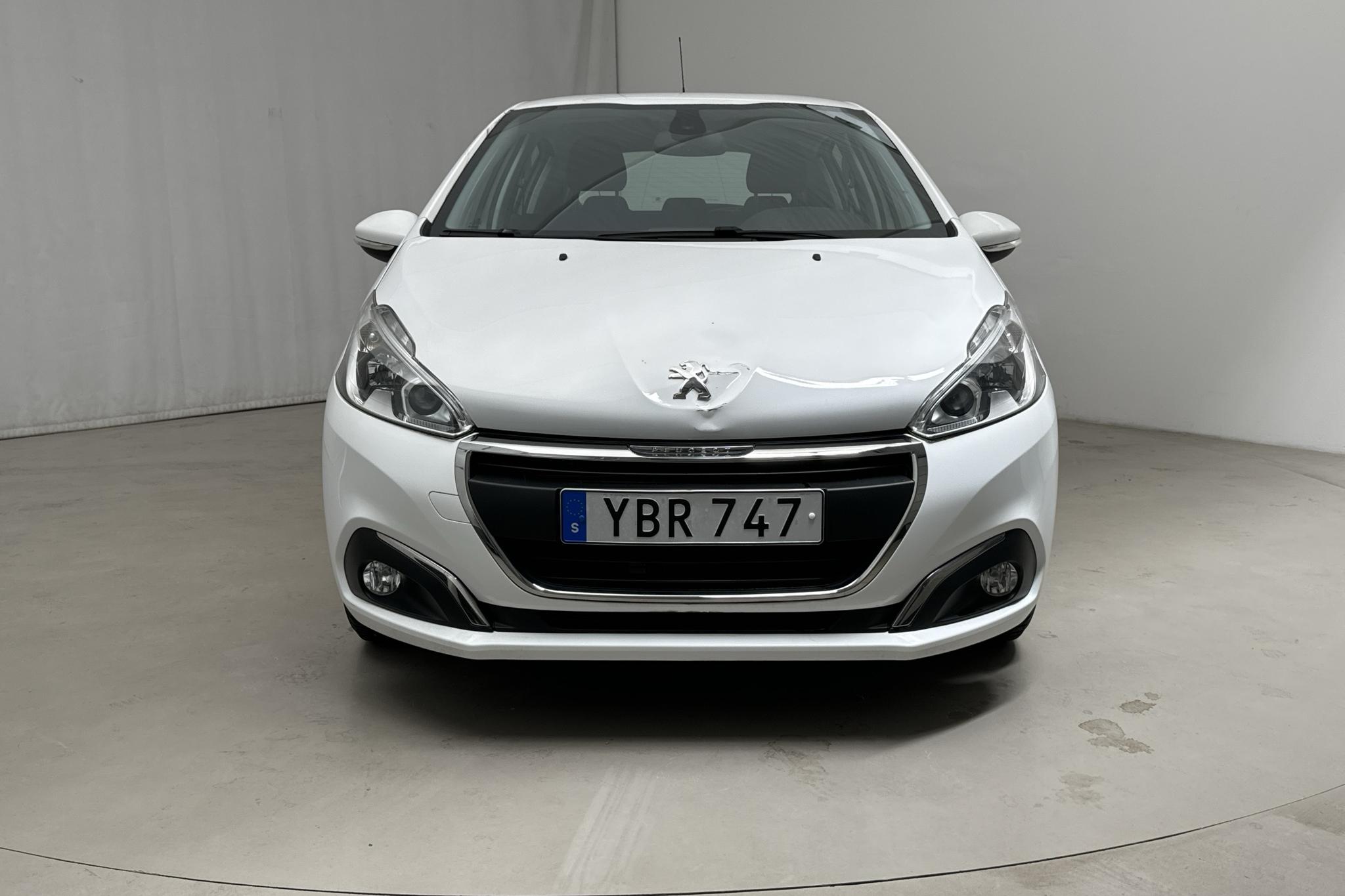 Peugeot 208 PureTech 5dr (82hk) - 17 200 km - Automatyczna - biały - 2016