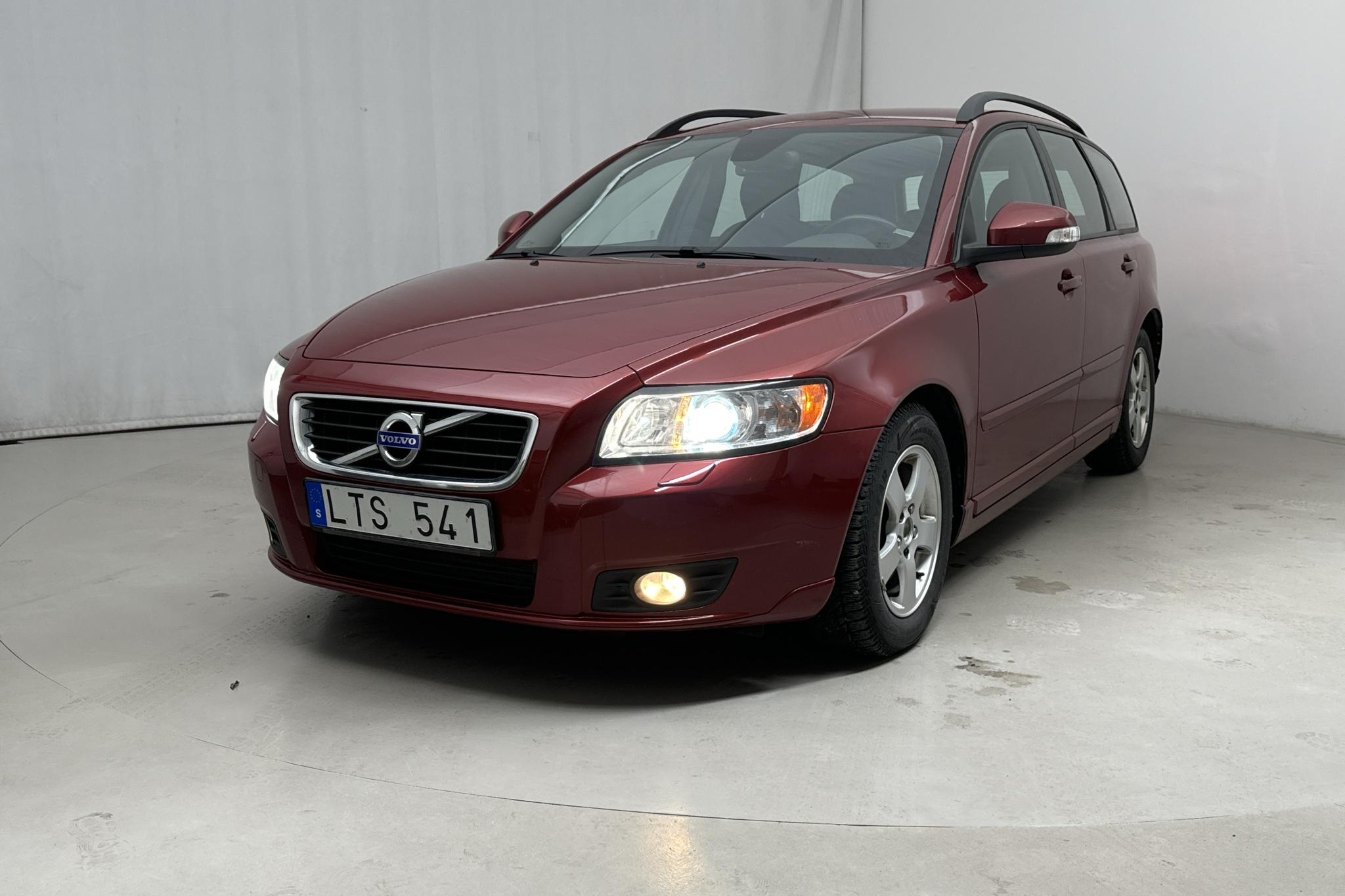 Volvo V50 D2 (115hk) - 160 340 km - Manualna - czerwony - 2011