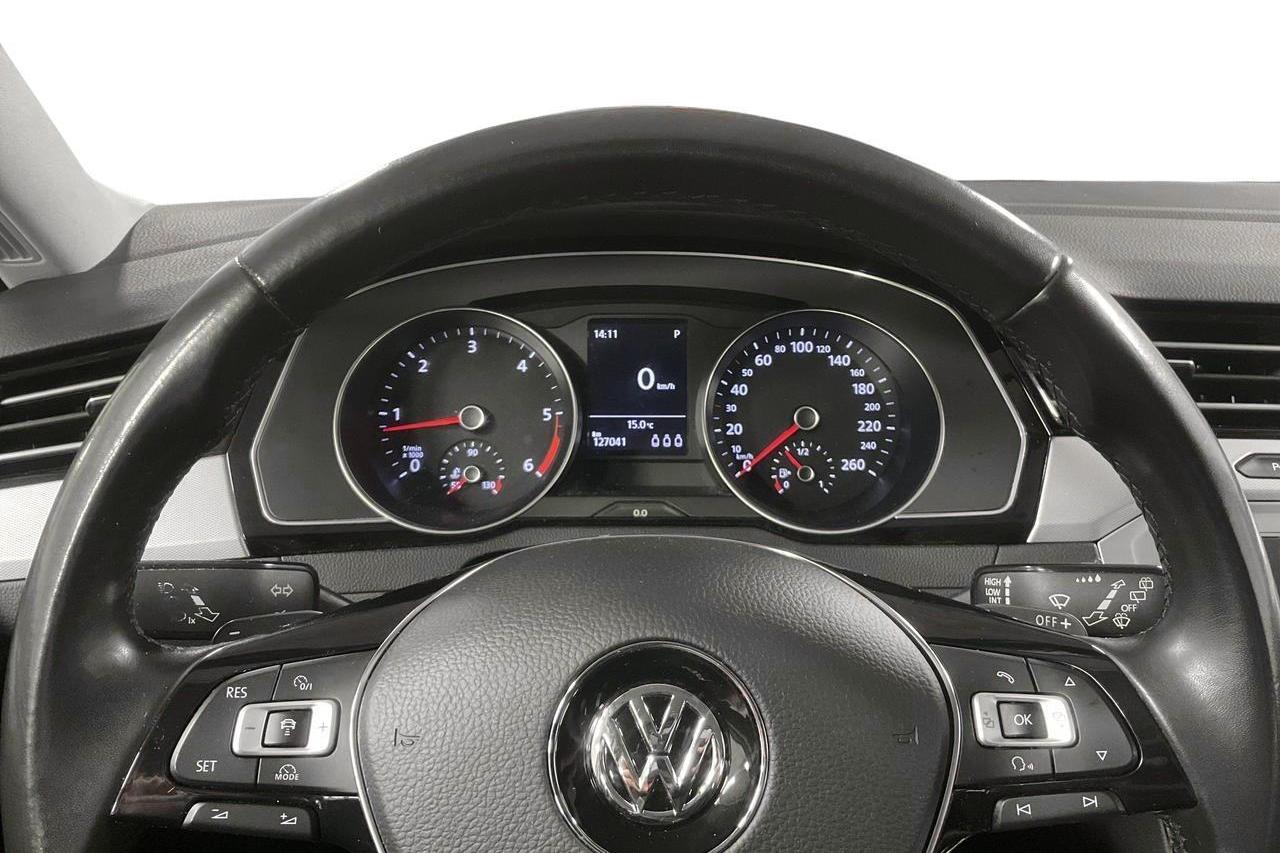 VW Passat 2.0 TDI Sportscombi (150hk) - 127 040 km - Automatyczna - biały - 2017