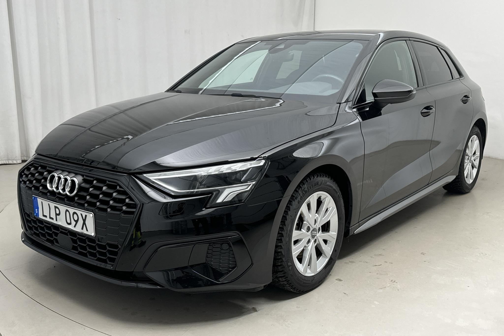 Audi A3 Sportback 35 TFSI (150hk) - 3 944 mil - Automat - svart - 2022