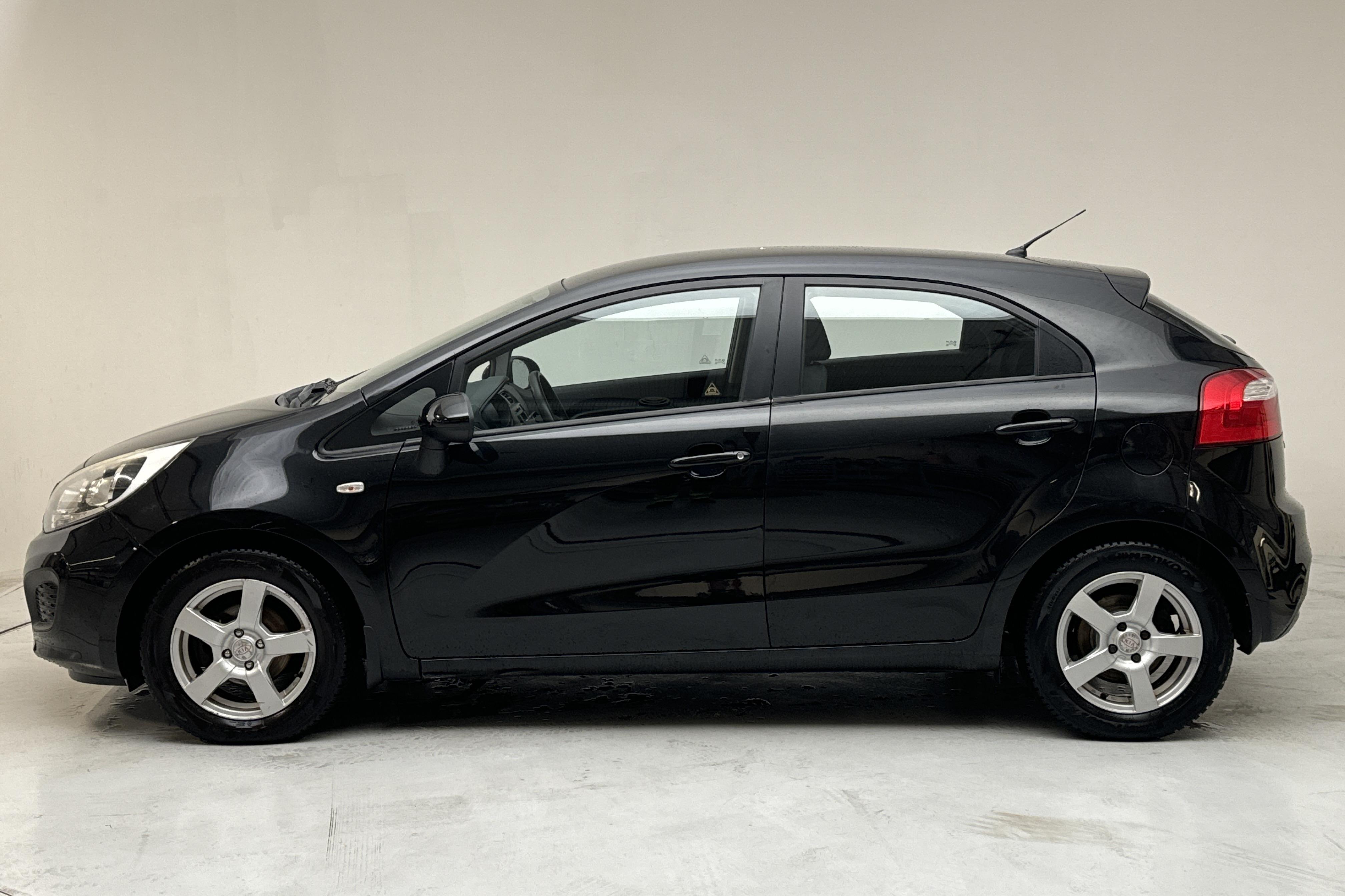 KIA Rio 1.2 (85hk) - 161 050 km - Manuaalinen - musta - 2012