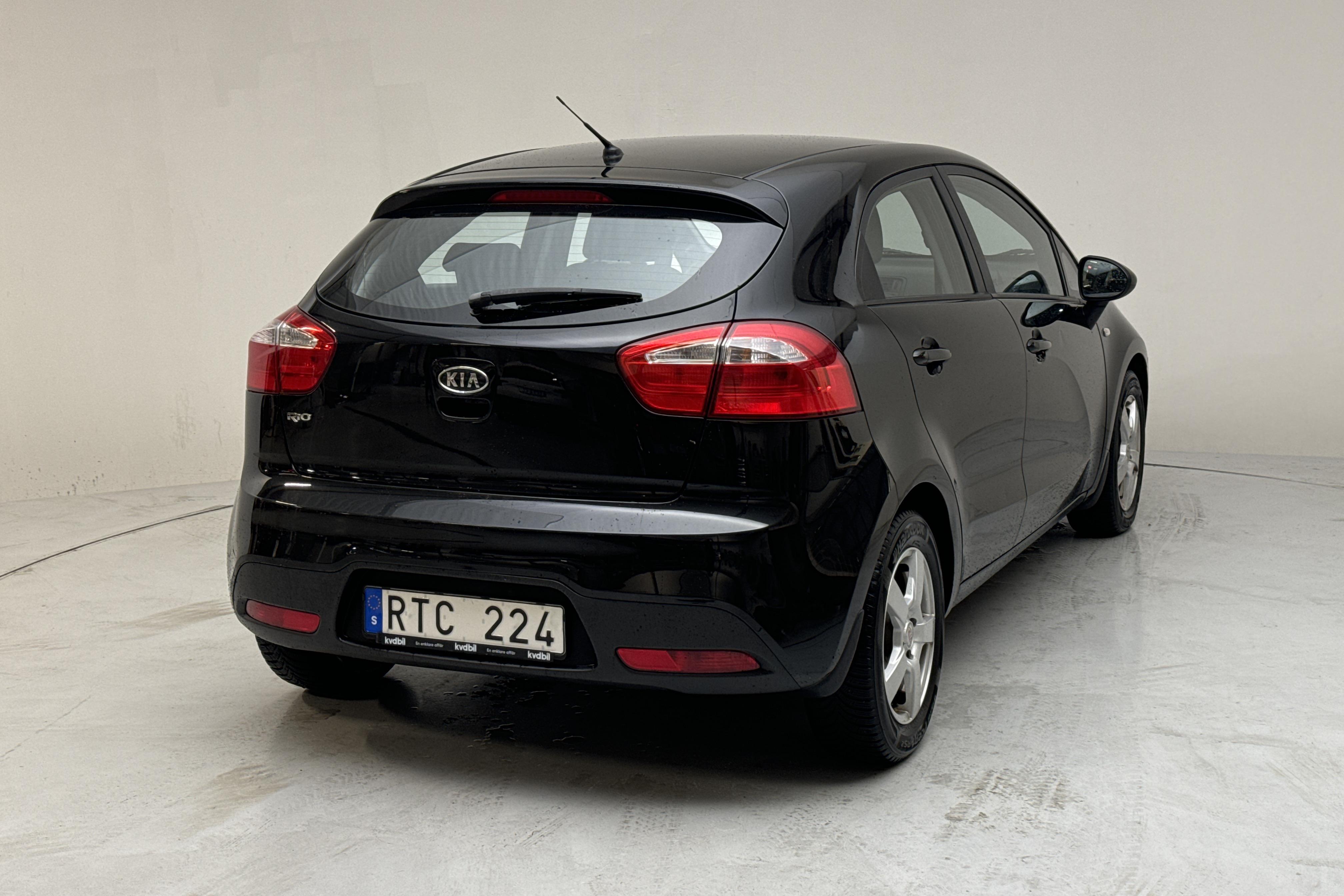 KIA Rio 1.2 (85hk) - 161 050 km - Manualna - czarny - 2012