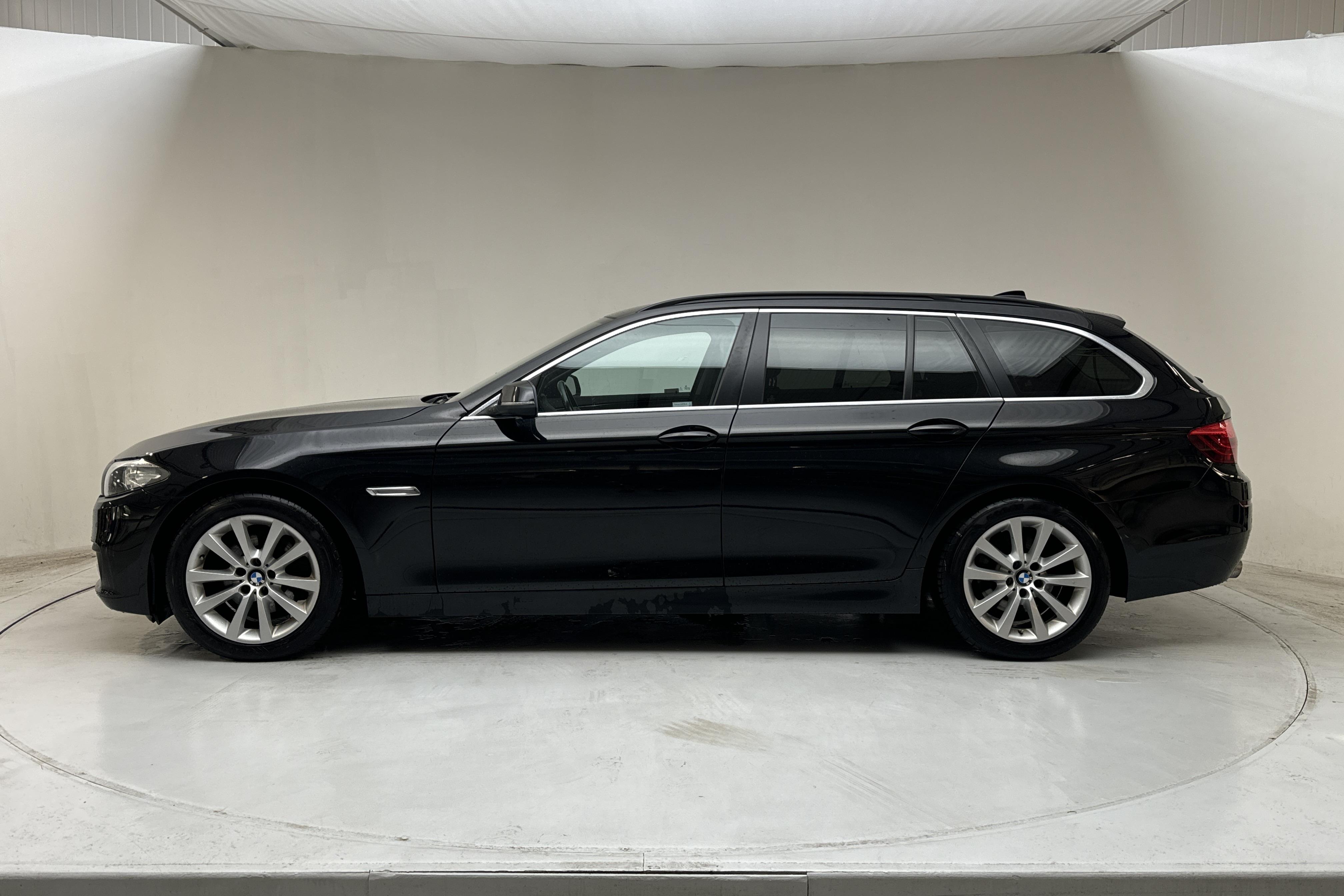 BMW 520d Touring, F11 (190hk) - 10 127 mil - Automat - svart - 2017