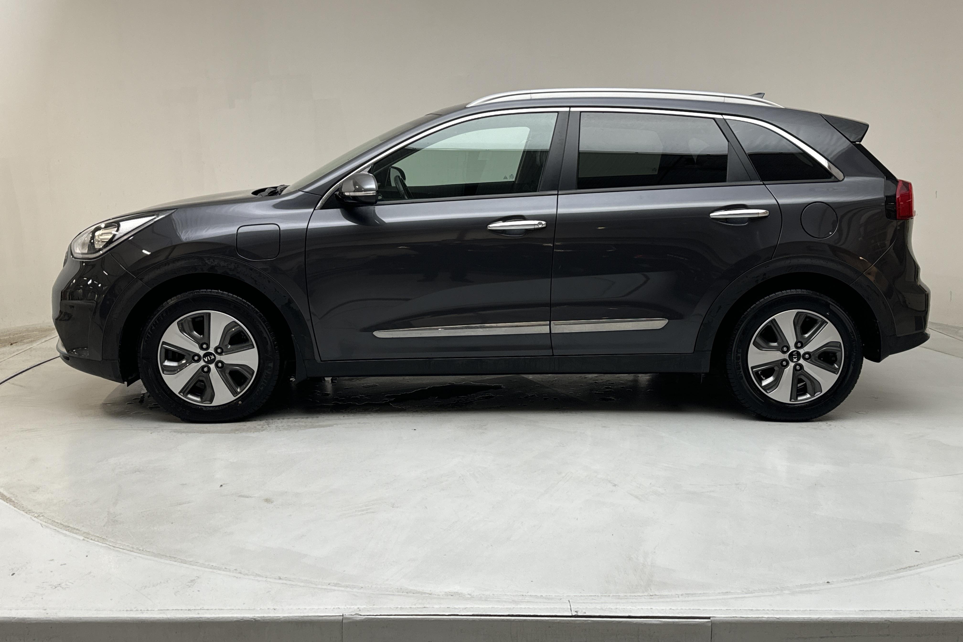 KIA Niro Plug-in Hybrid 1.6 (141hk) - 59 900 km - Automatyczna - szary - 2018