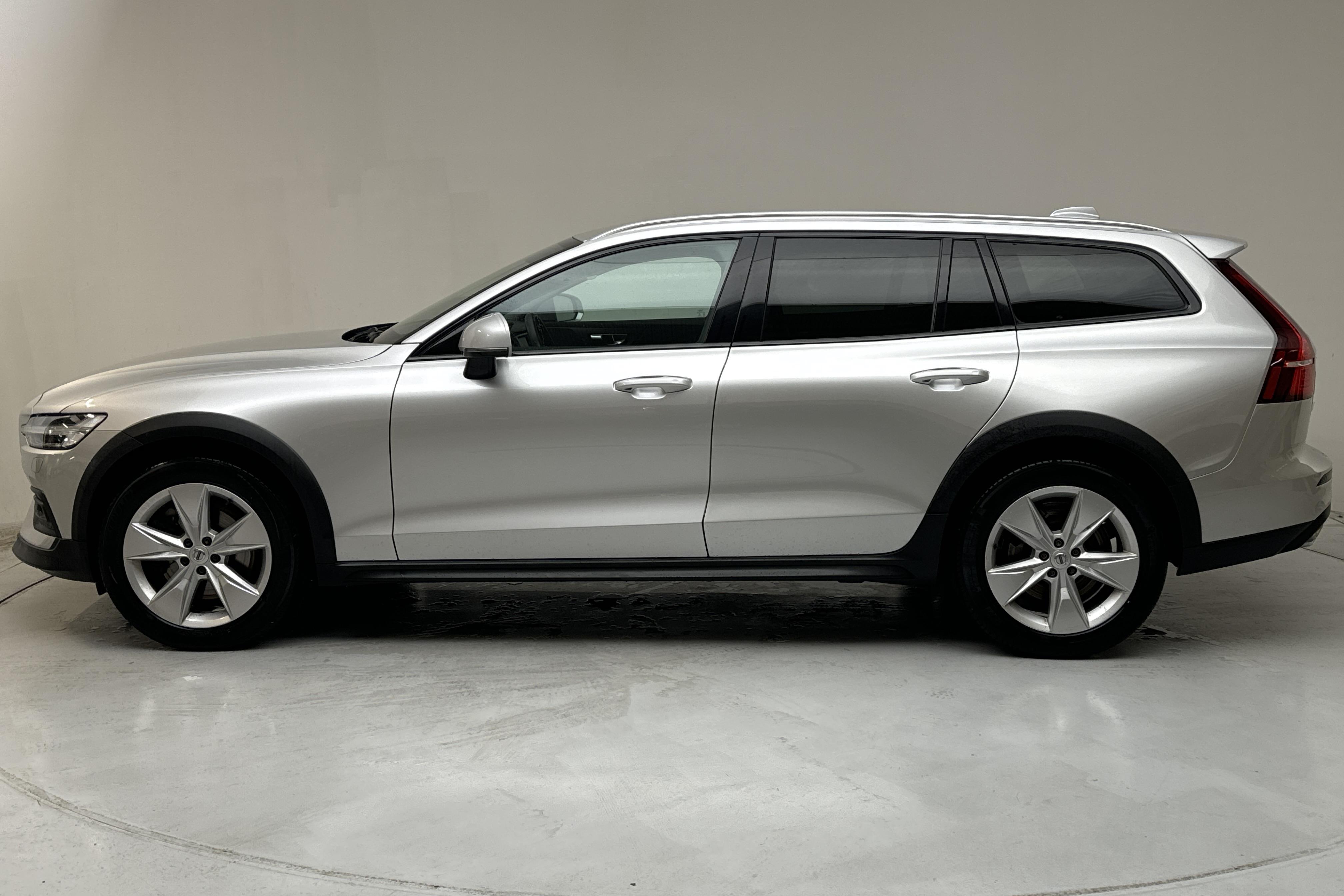 Volvo V60 B4 Cross Country AWD Mildhybrid, Diesel (197hk) - 123 960 km - Automatic - silver - 2021