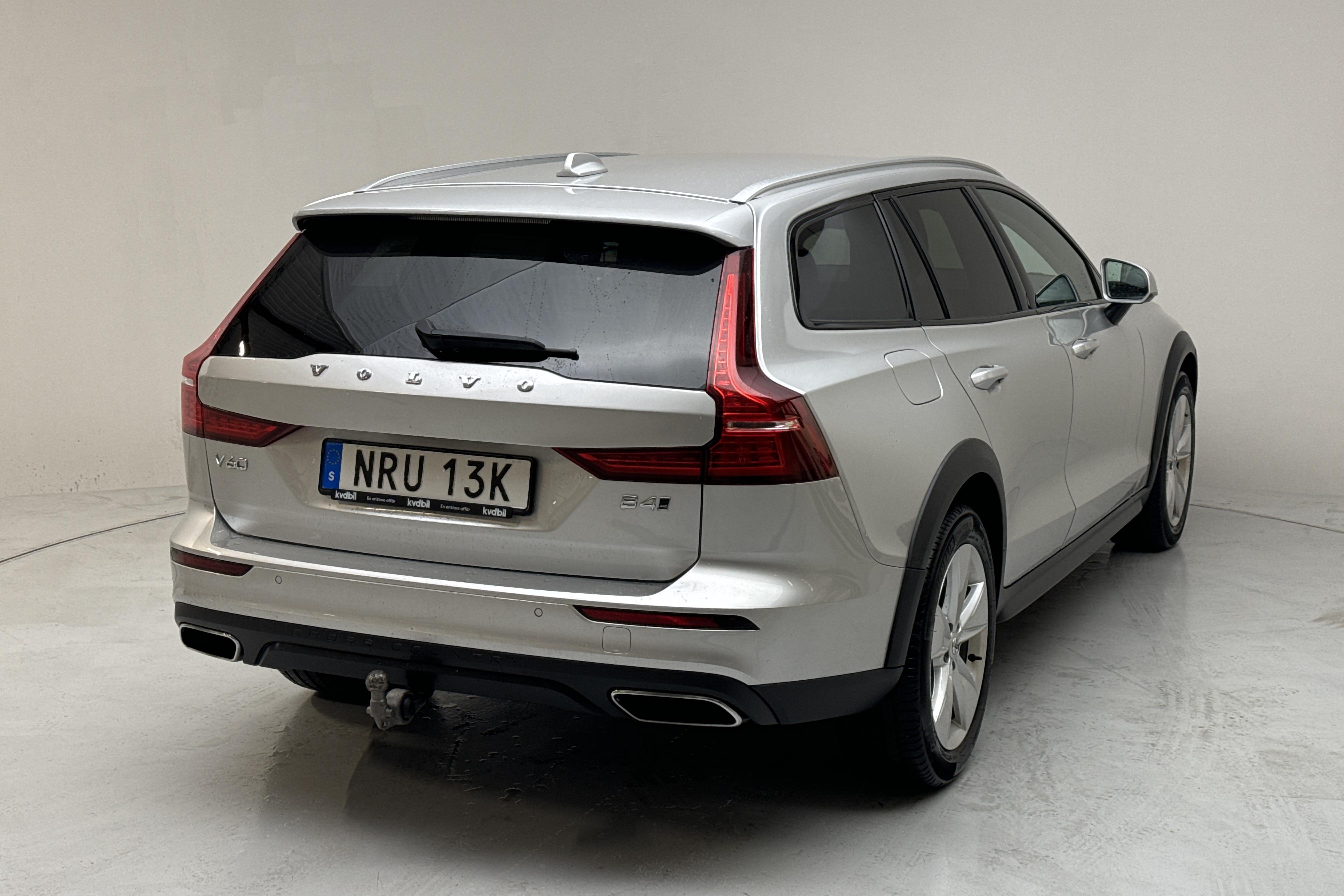 Volvo V60 B4 Cross Country AWD Mildhybrid, Diesel (197hk) - 123 960 km - Automatic - silver - 2021