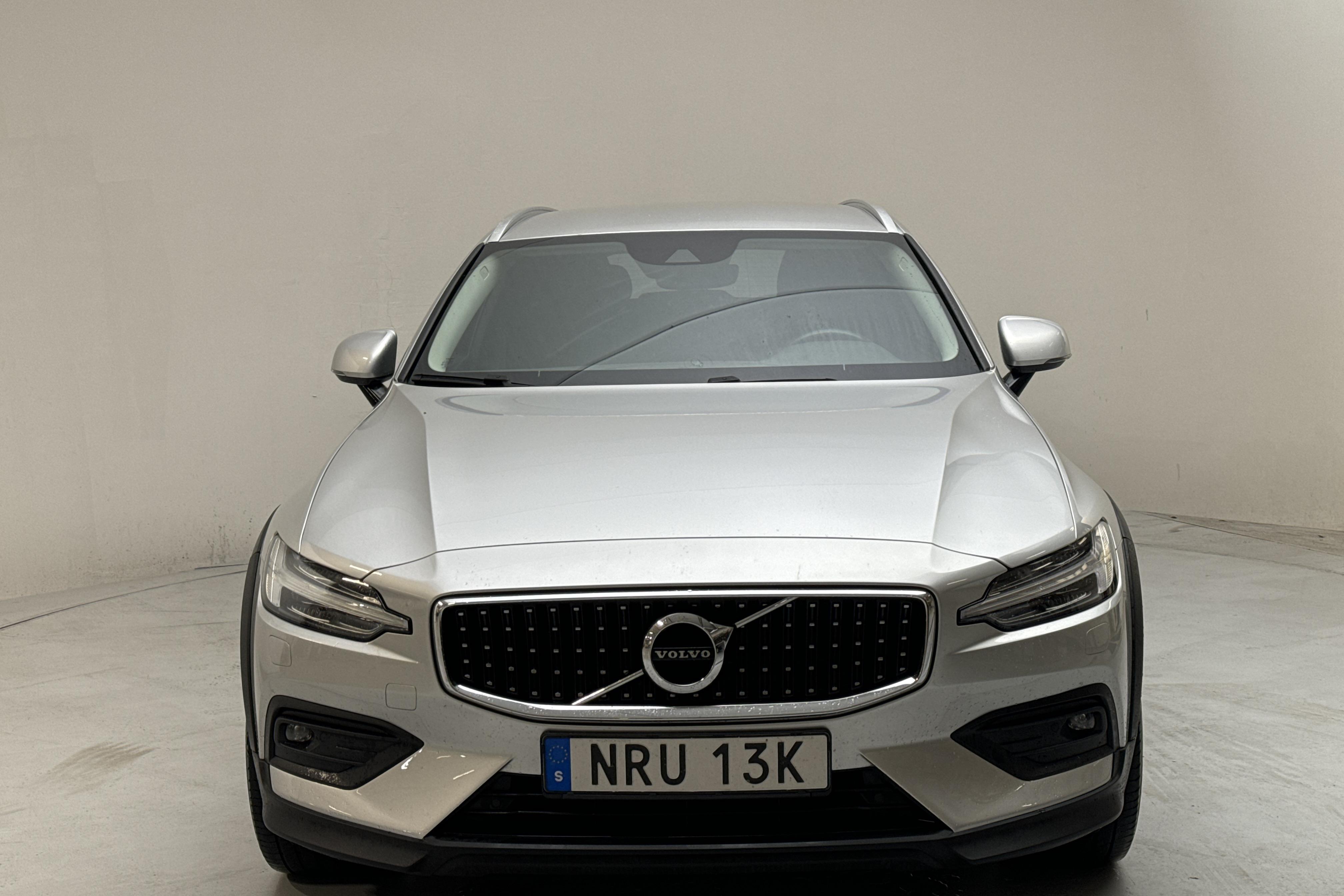 Volvo V60 B4 Cross Country AWD Mildhybrid, Diesel (197hk) - 123 960 km - Automaattinen - hopea - 2021