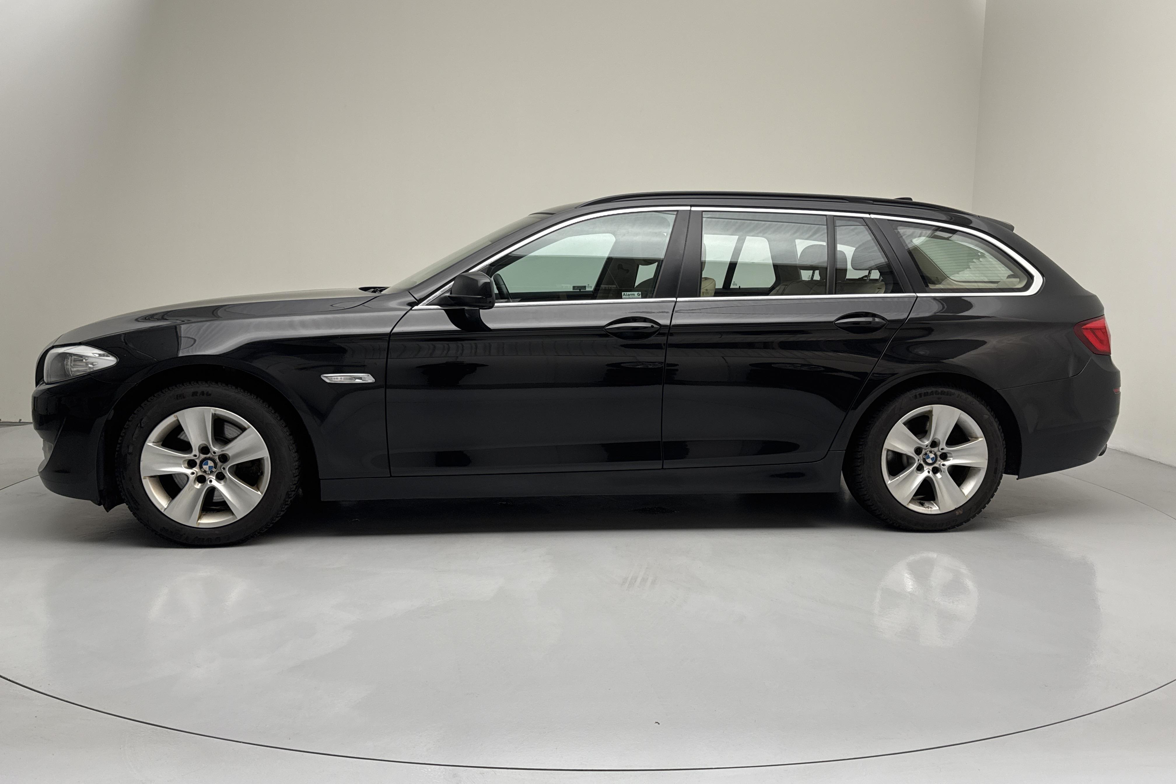 BMW 520d Touring, F11 (184hk) - 264 100 km - Manuaalinen - musta - 2013