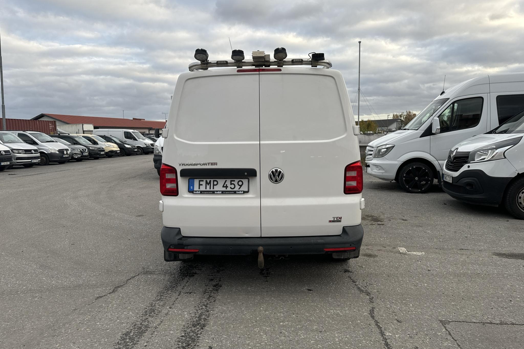 VW Transporter T6 2.0 TDI BMT 4MOTION Skåp (180hk) - 13 529 mil - Automat - vit - 2016