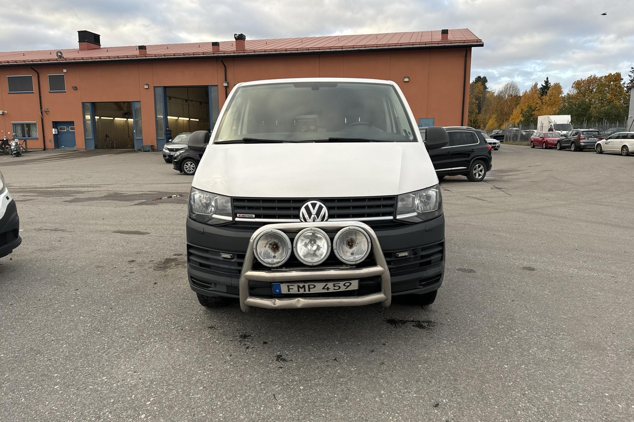 VW Transporter T6 2.0 TDI BMT 4MOTION Skåp (180hk) - 13 529 mil - Automat - vit - 2016