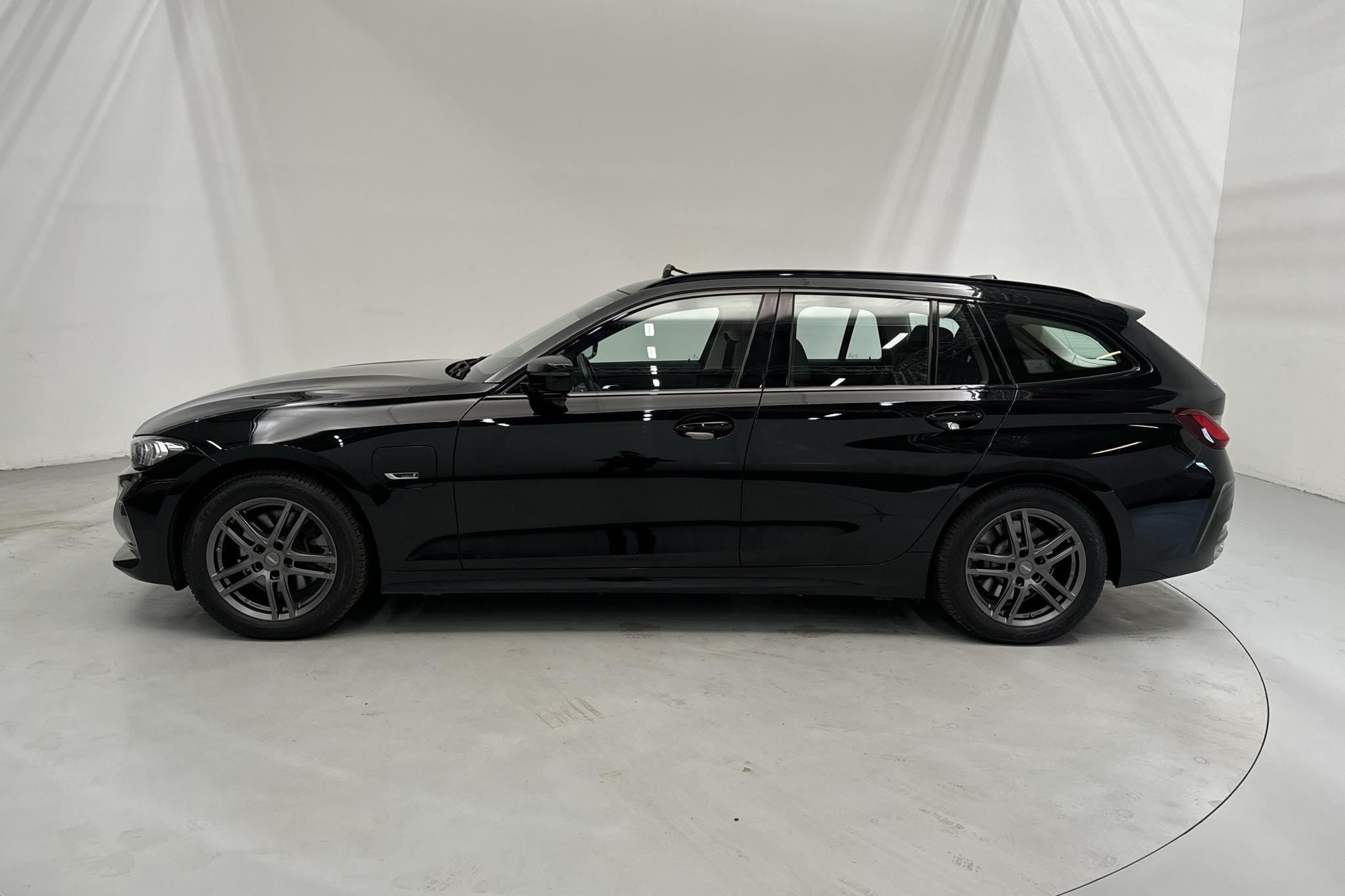 BMW 330e xDrive Touring LCI, G21 (292hk) - 46 030 km - Automatyczna - czarny - 2023