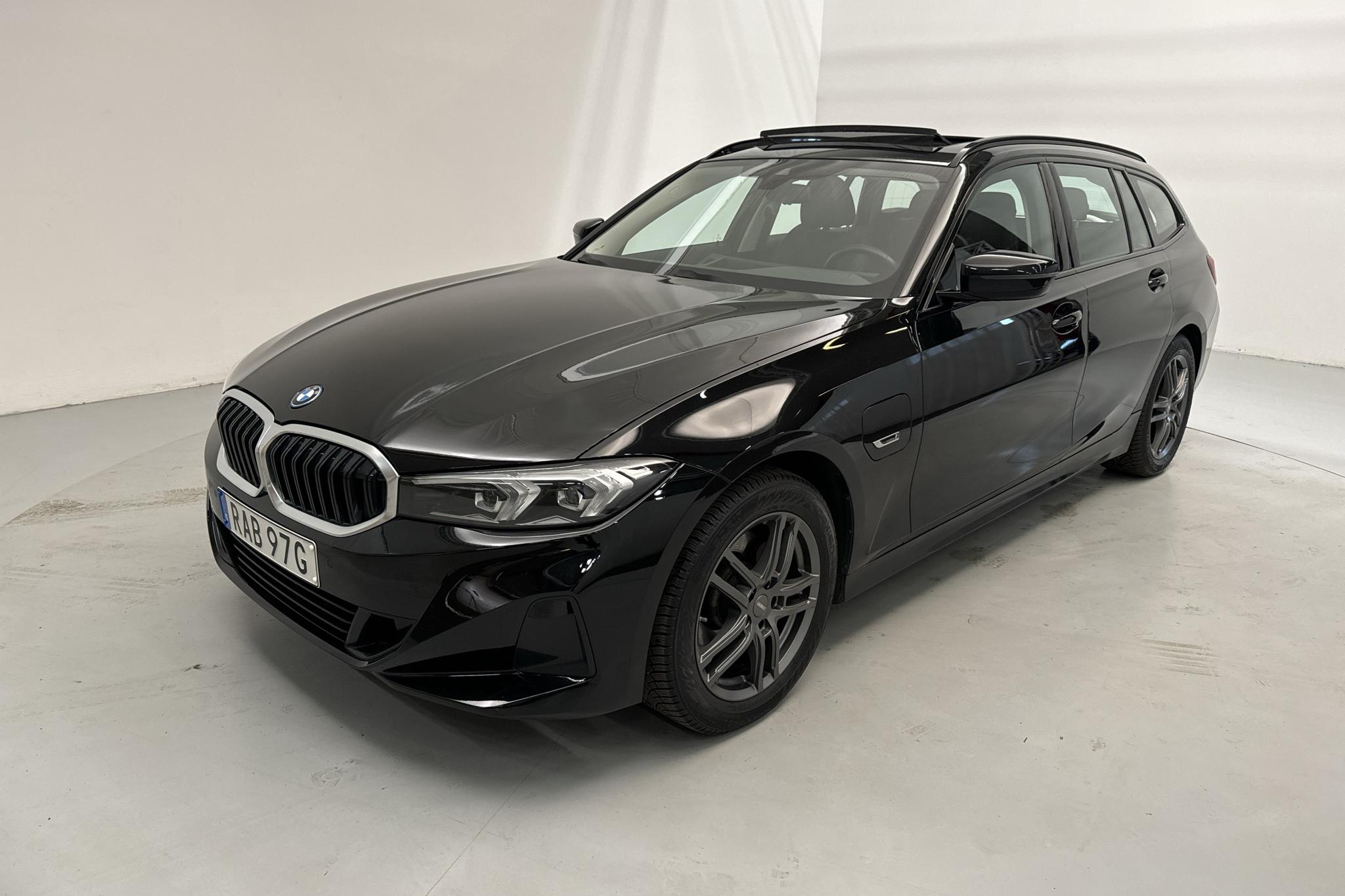 BMW 330e xDrive Touring LCI, G21 (292hk) - 46 030 km - Automaattinen - musta - 2023