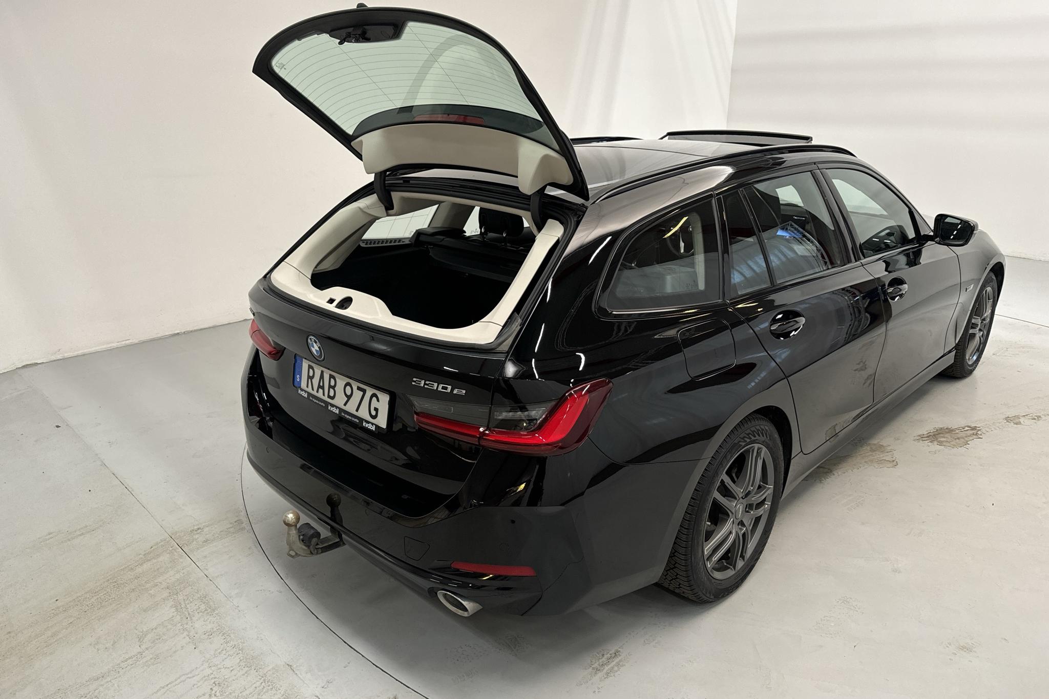 BMW 330e xDrive Touring LCI, G21 (292hk) - 46 030 km - Automatic - black - 2023