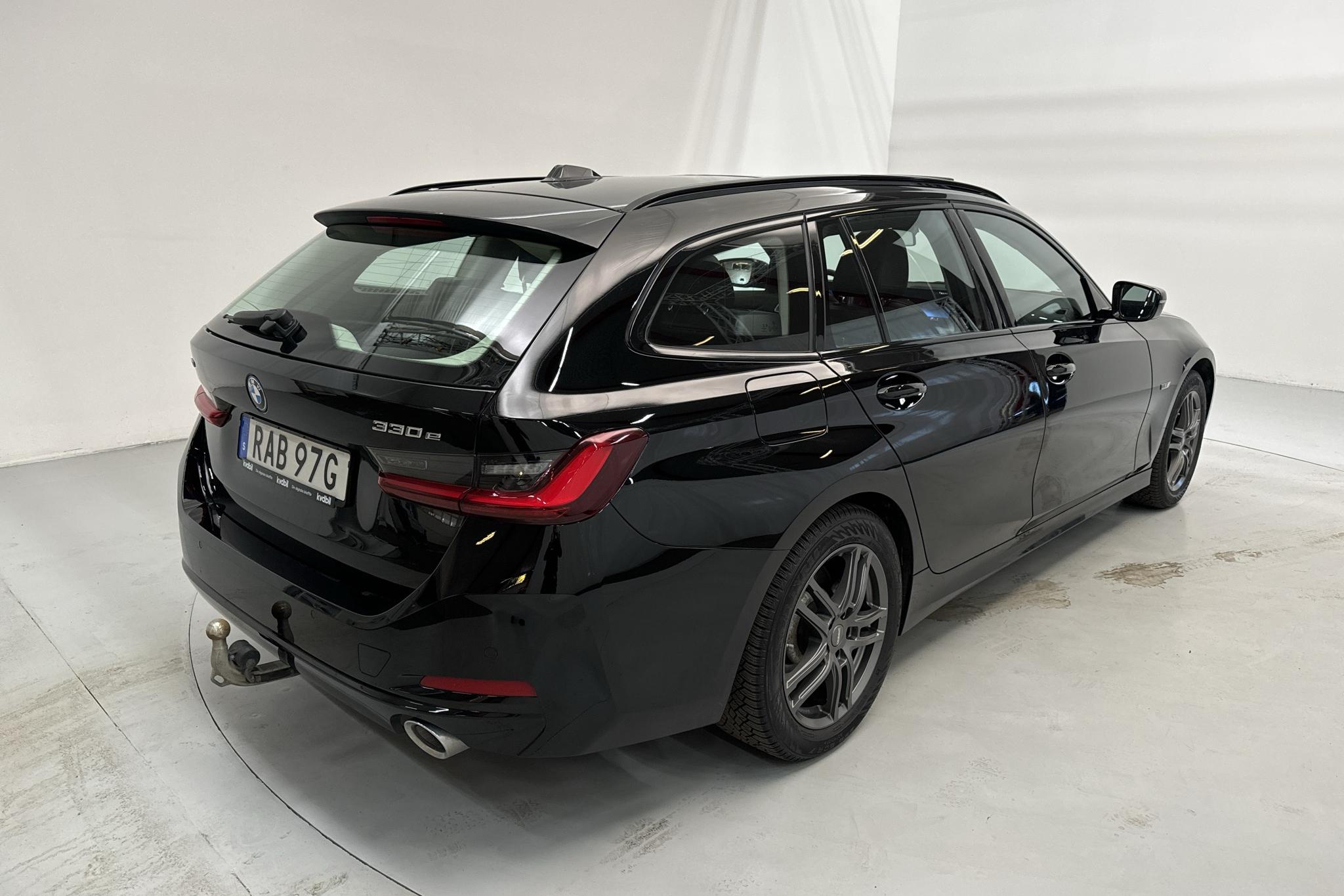 BMW 330e xDrive Touring LCI, G21 (292hk) - 4 603 mil - Automat - svart - 2023