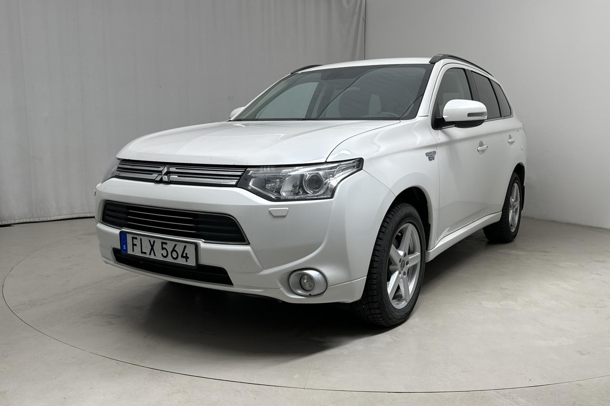 Mitsubishi Outlander 2.0 Plug-in Hybrid 4WD (121hk) - 184 550 km - Automaattinen - valkoinen - 2014