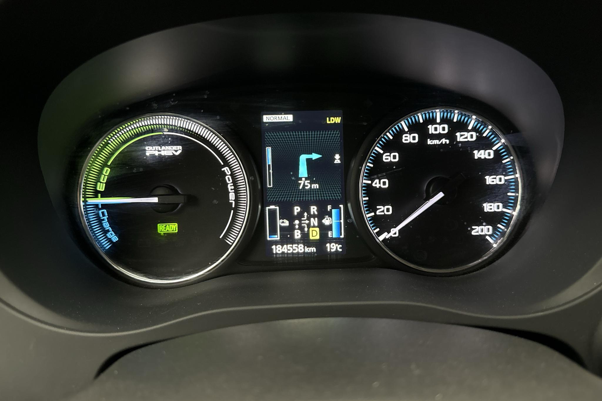 Mitsubishi Outlander 2.0 Plug-in Hybrid 4WD (121hk) - 184 550 km - Automatyczna - biały - 2014