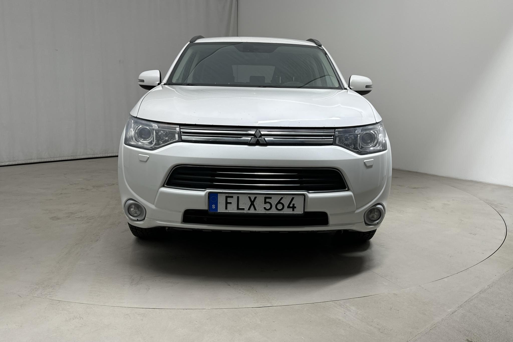 Mitsubishi Outlander 2.0 Plug-in Hybrid 4WD (121hk) - 184 550 km - Automaatne - valge - 2014