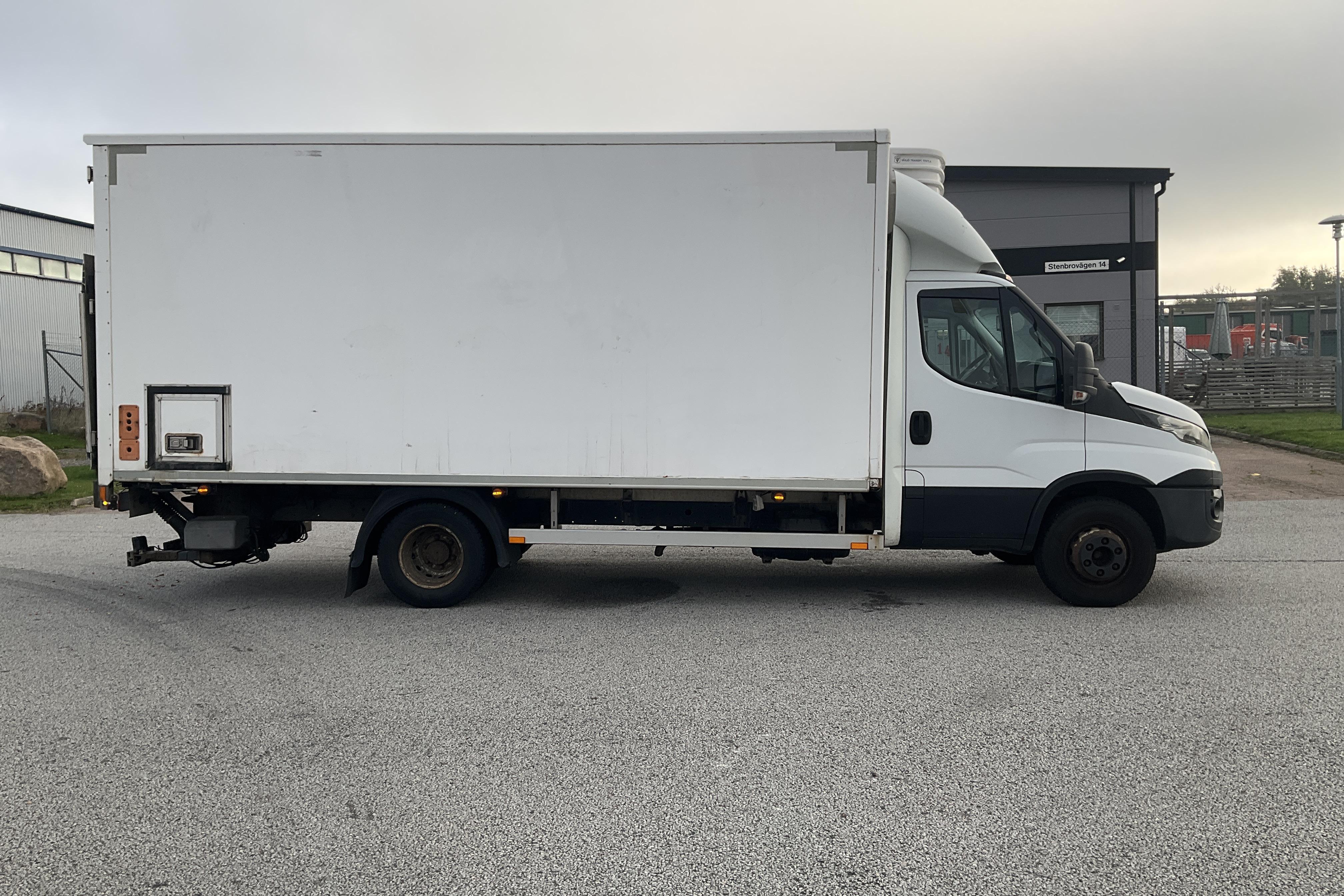 Iveco DAILY 70C17H P - 296 990 km - Käsitsi - valge - 2014