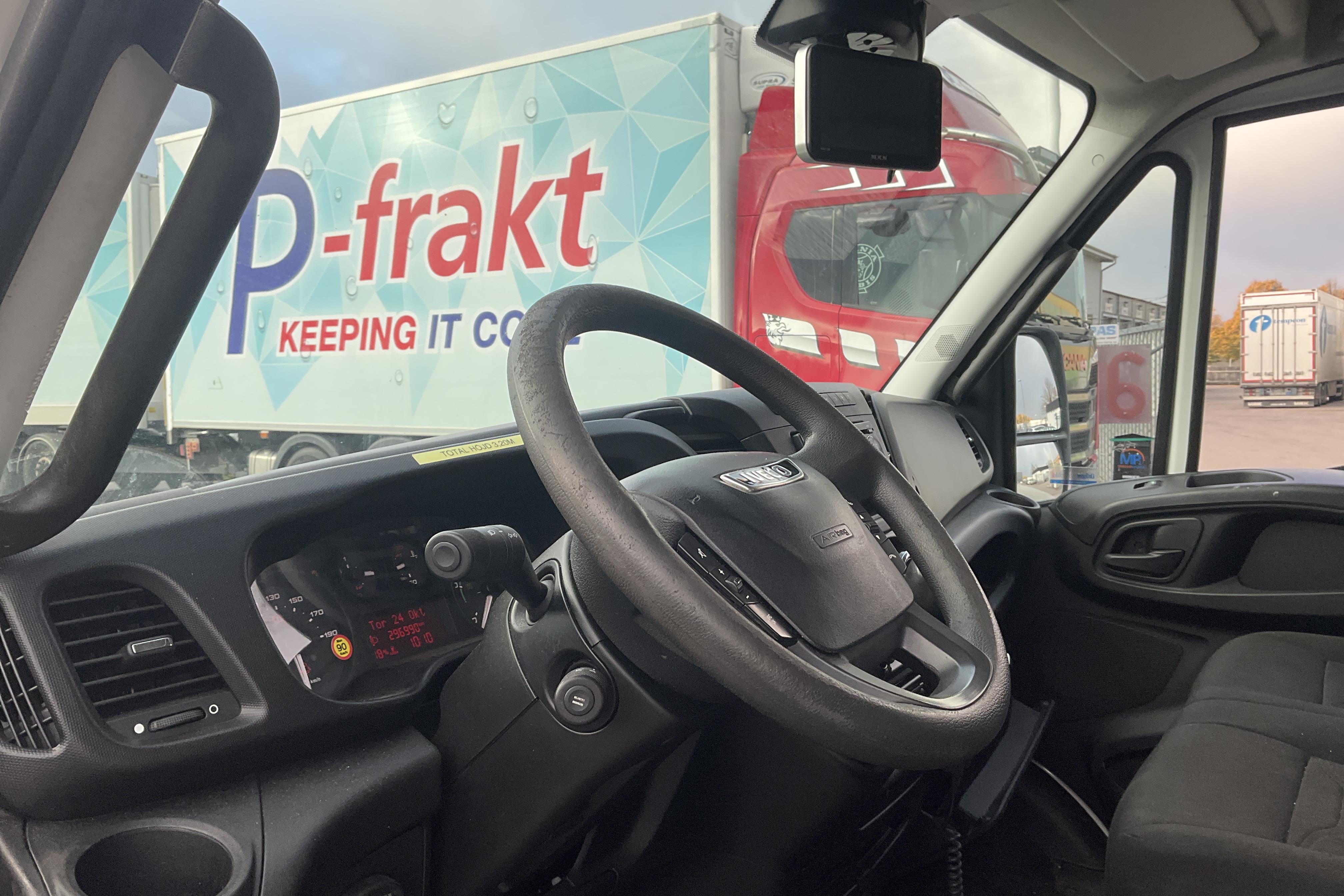 Iveco DAILY 70C17H P - 296 990 km - Käsitsi - valge - 2014