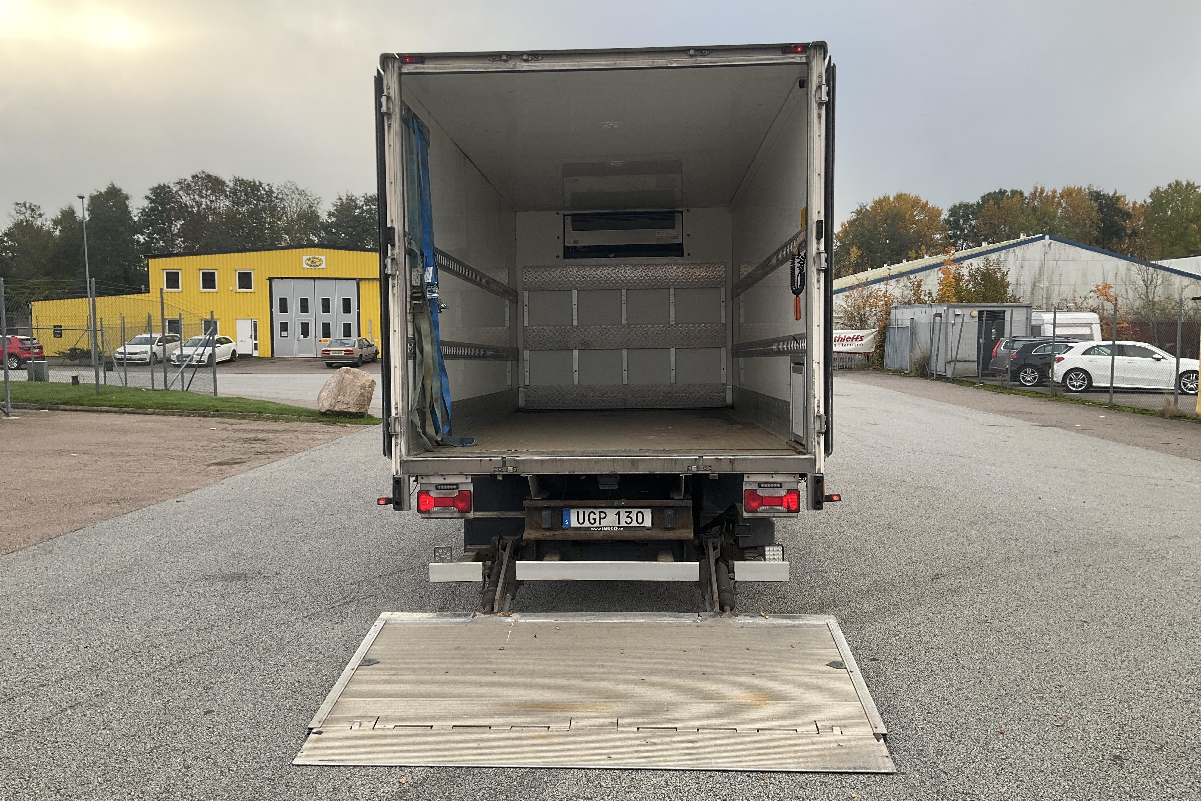 Iveco DAILY 70C17H P - 296 990 km - Käsitsi - valge - 2014