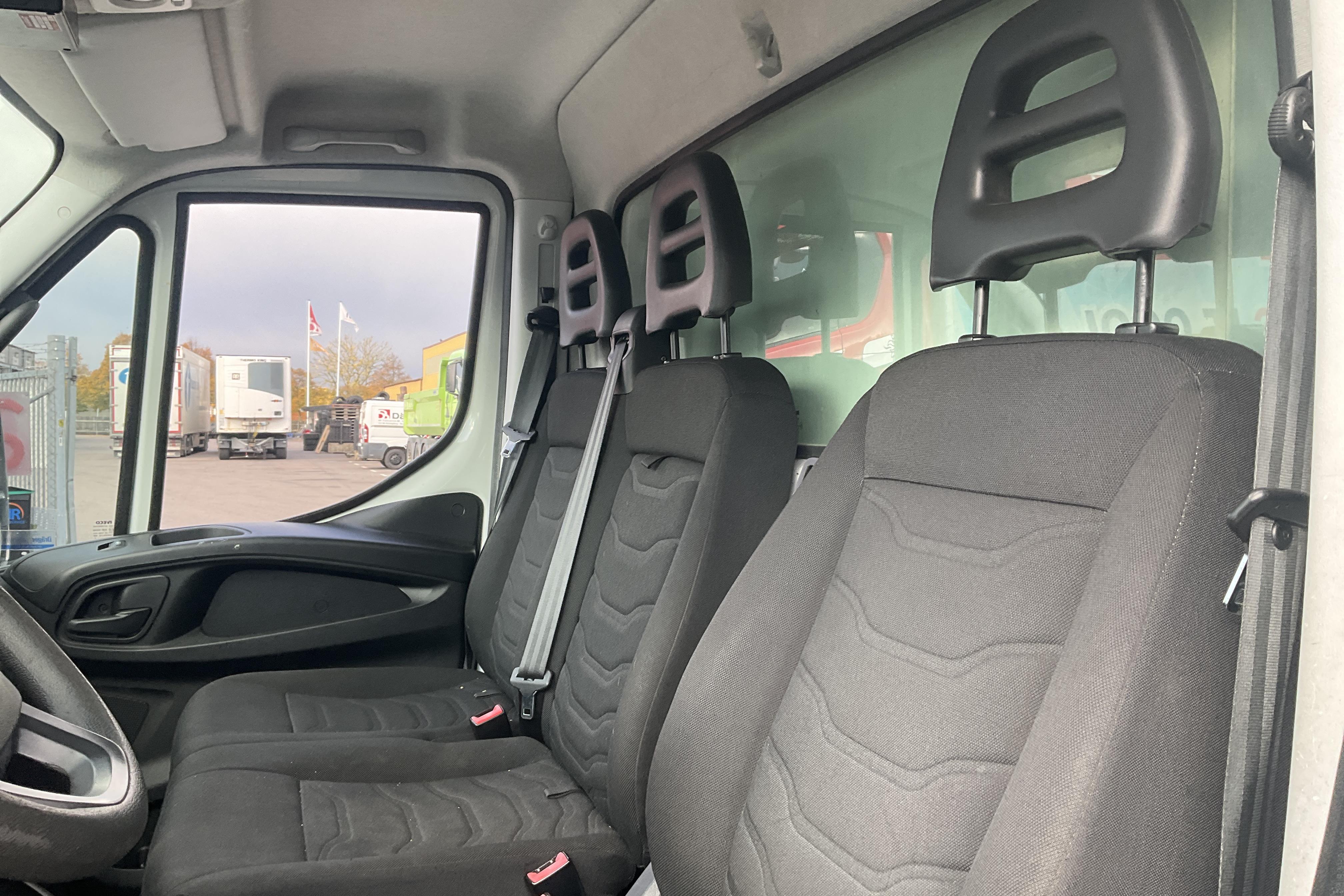 Iveco DAILY 70C17H P - 296 990 km - Käsitsi - valge - 2014