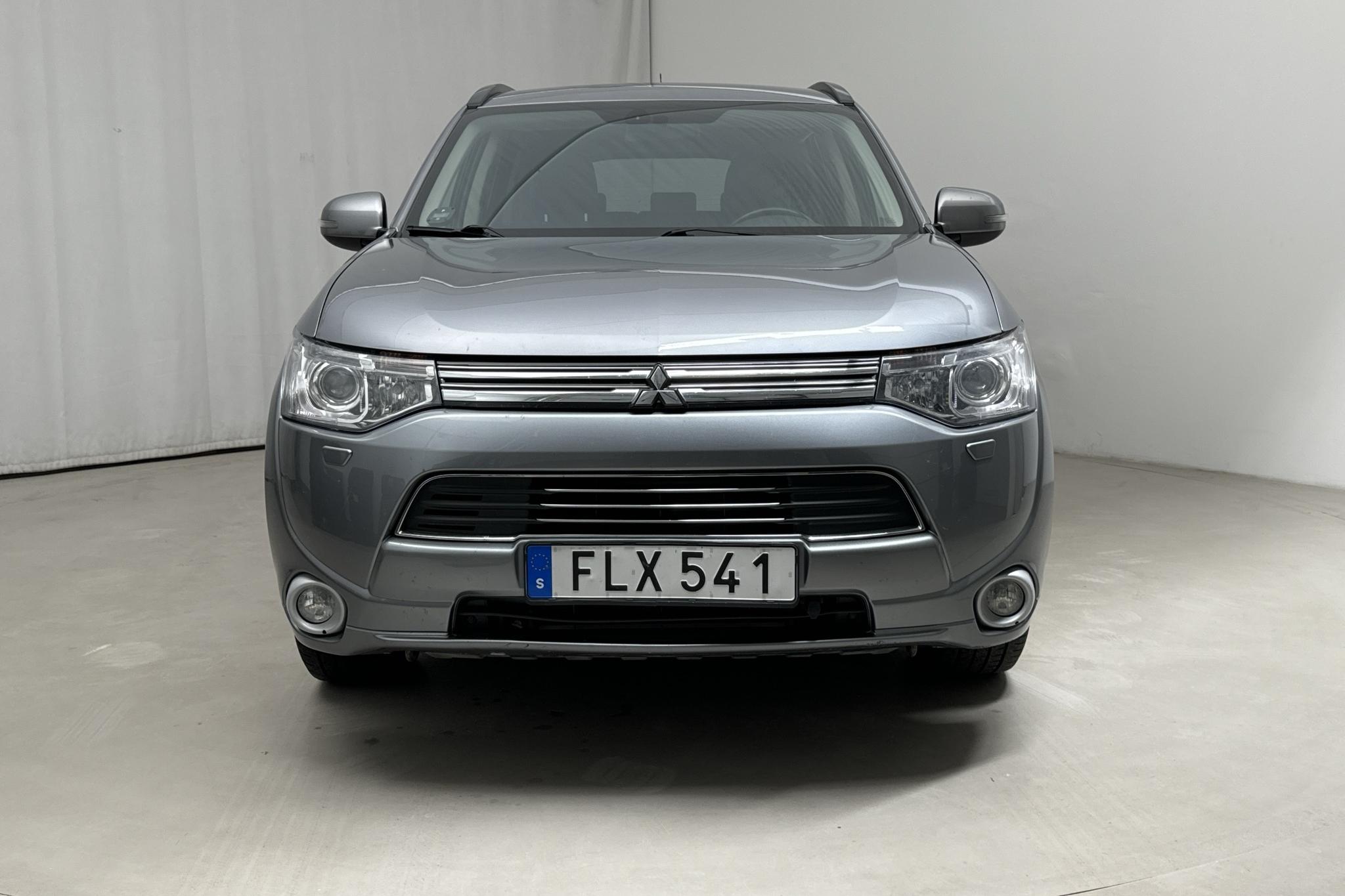 Mitsubishi Outlander 2.0 Plug-in Hybrid 4WD (121hk) - 113 950 km - Automatyczna - 2014