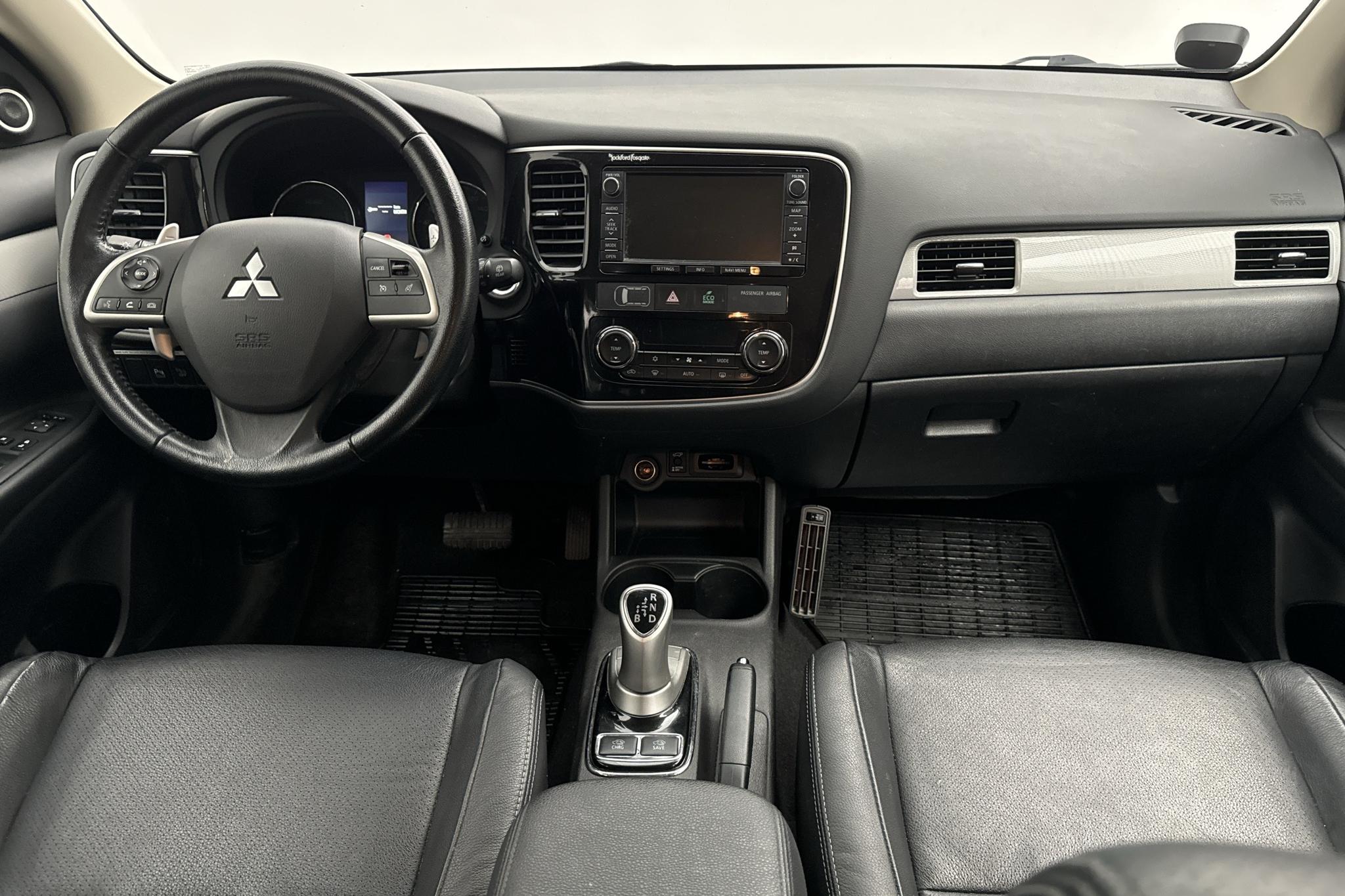 Mitsubishi Outlander 2.0 Plug-in Hybrid 4WD (121hk) - 113 950 km - Automatyczna - 2014