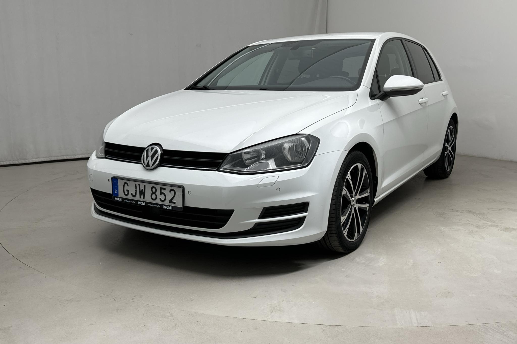 VW Golf VII 1.2 TSI 5dr (105hk) - 108 950 km - Automatyczna - biały - 2015